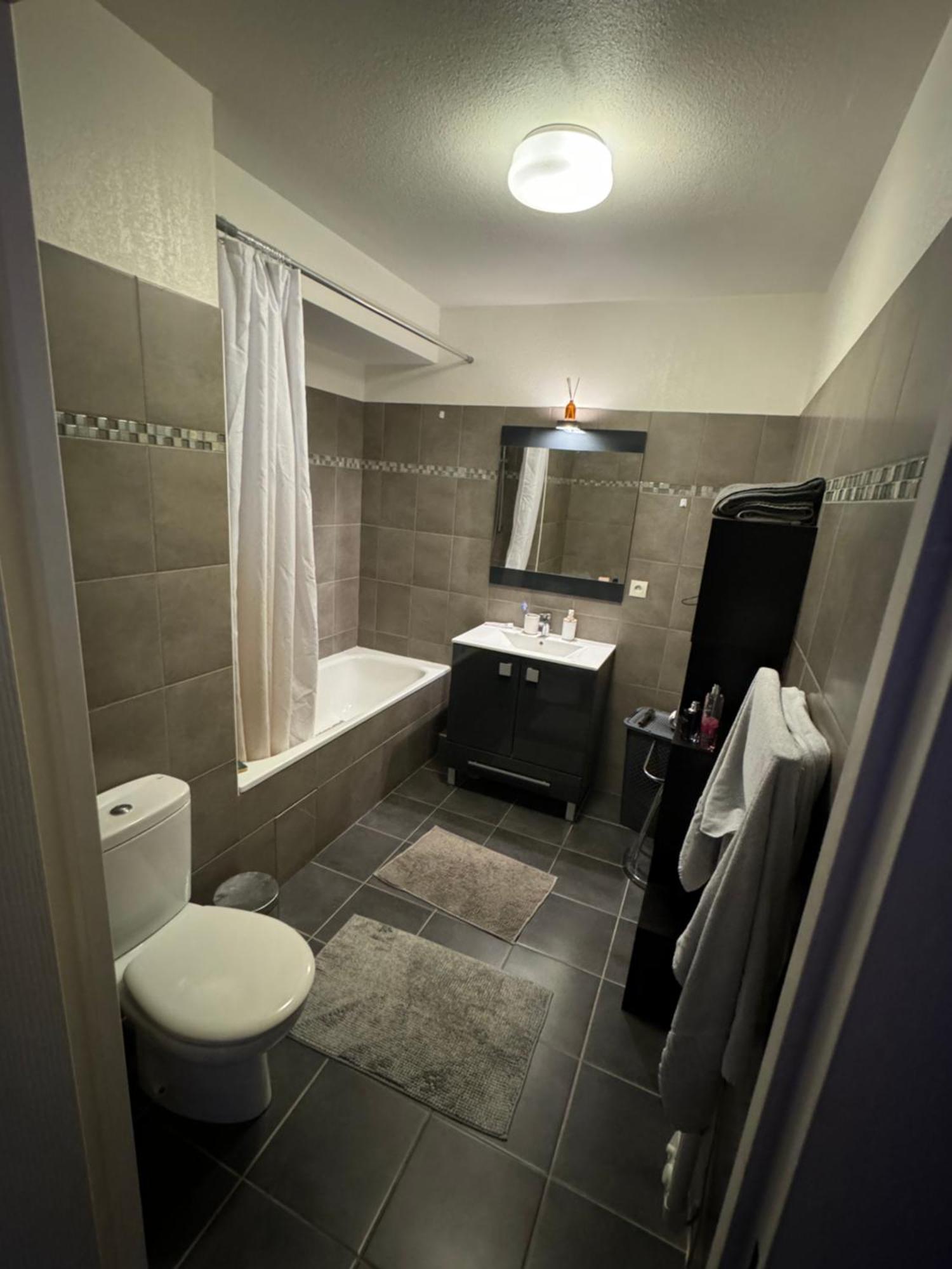 Apartment Beau 2 Pieces En Plein Centre De *