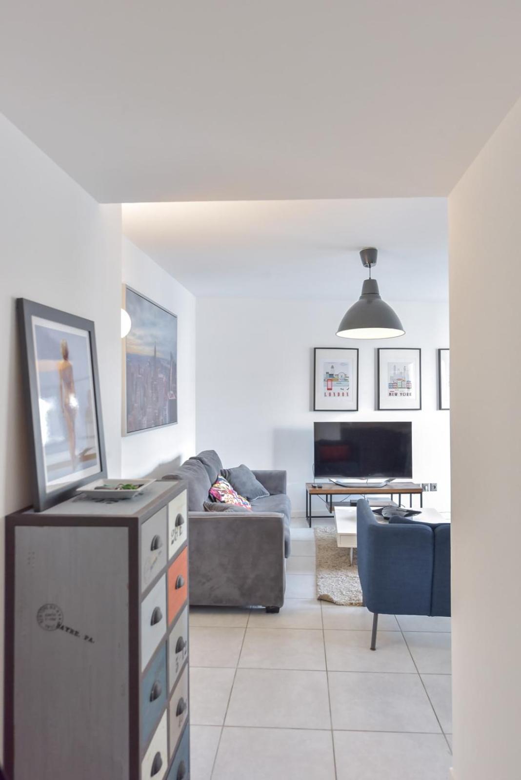 Modern With Swimming Pool Apartment Cannes
