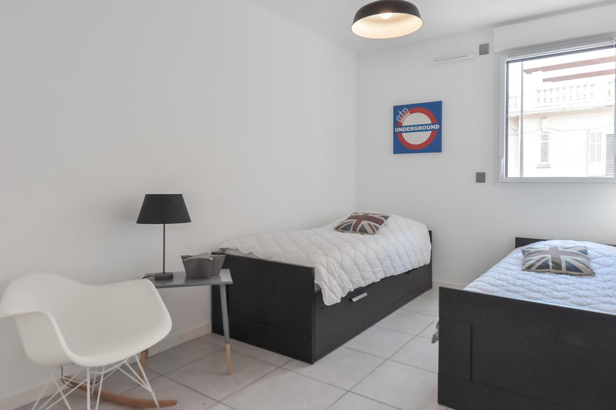 Modern With Swimming Pool Apartment *