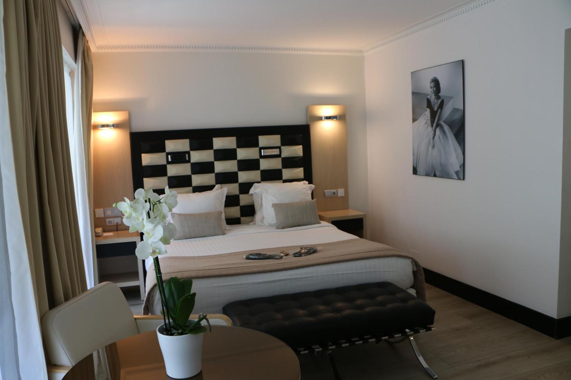Victoria Hotel 4*