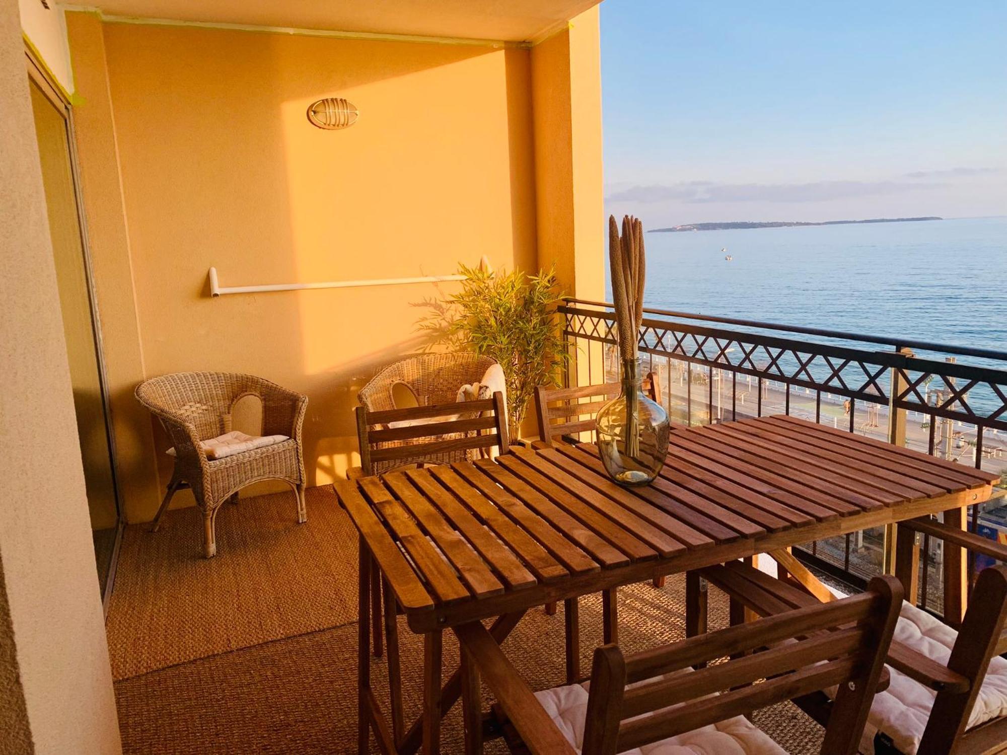 Front Beach - Beautiful View Appartement