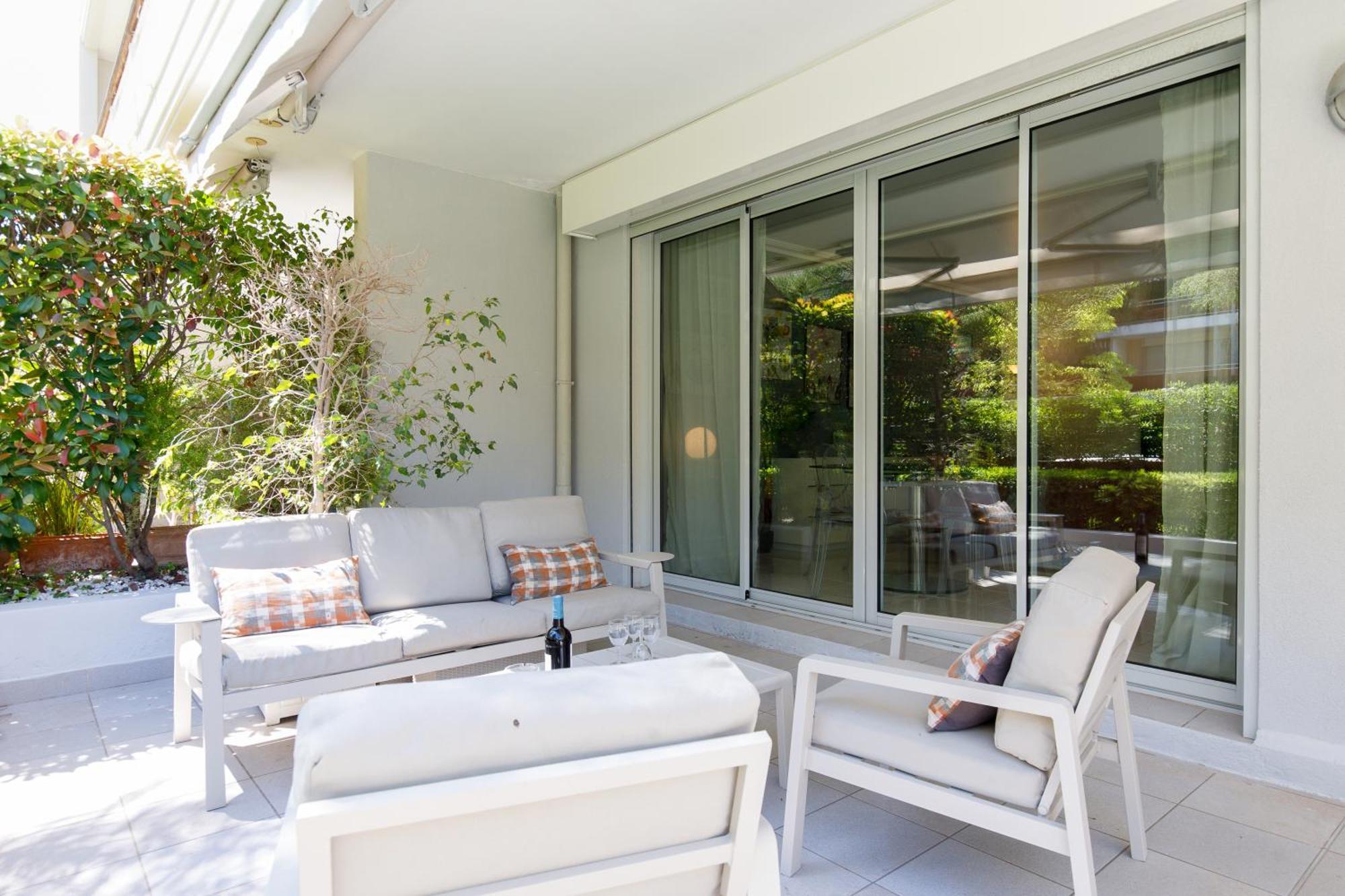 Cristal Croisette Yourhosthelper Cannes