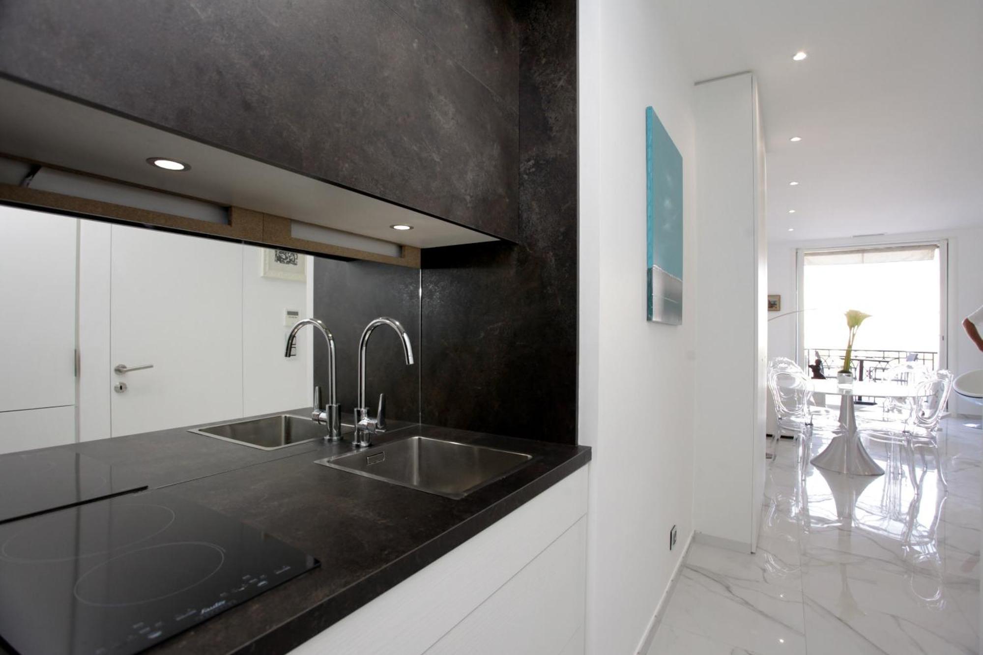 La Croisette Elegant Avec Balcon Et Vue Apercu Appartement Cannes