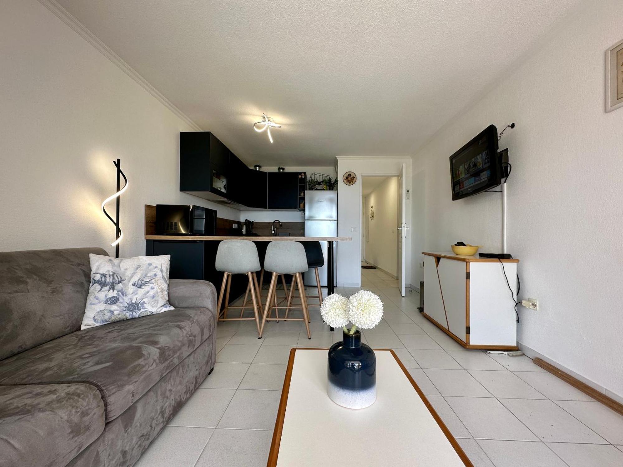 Francia Bat Gogh Apartment