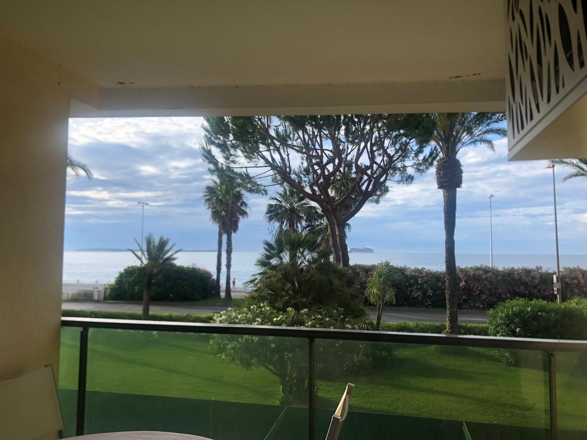 Terrace Front & Sea View *