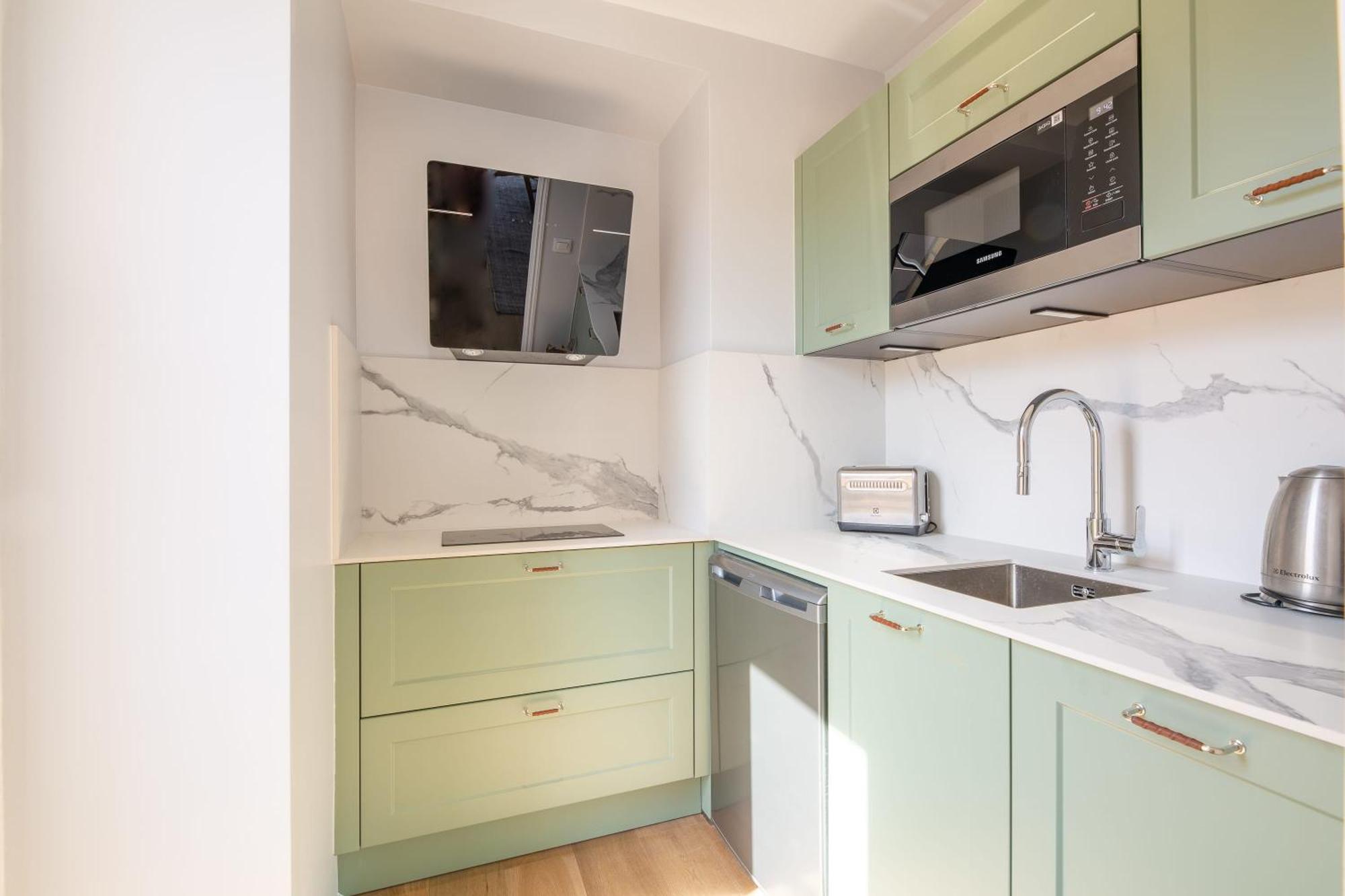 La Guitare 33 - Nice And Spacious 1br In Center Of Cannes, Right Behind Grand Cannes