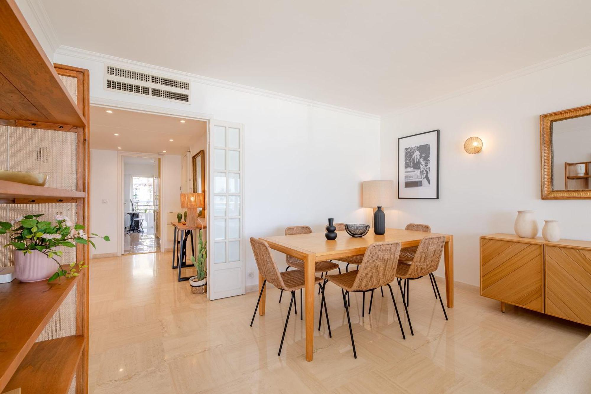Georges Iii - With Panoramic View Of Apartment *