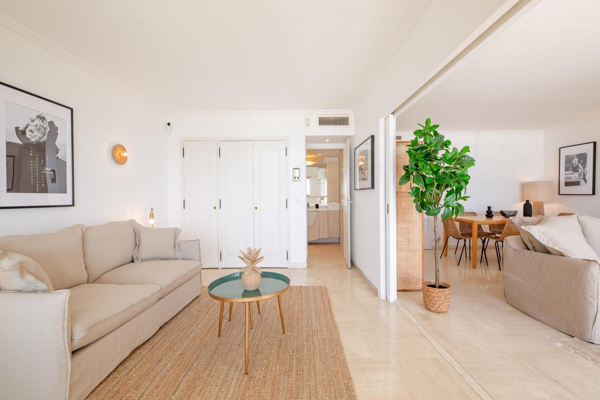 Georges Iii - With Panoramic View Of Apartment Cannes