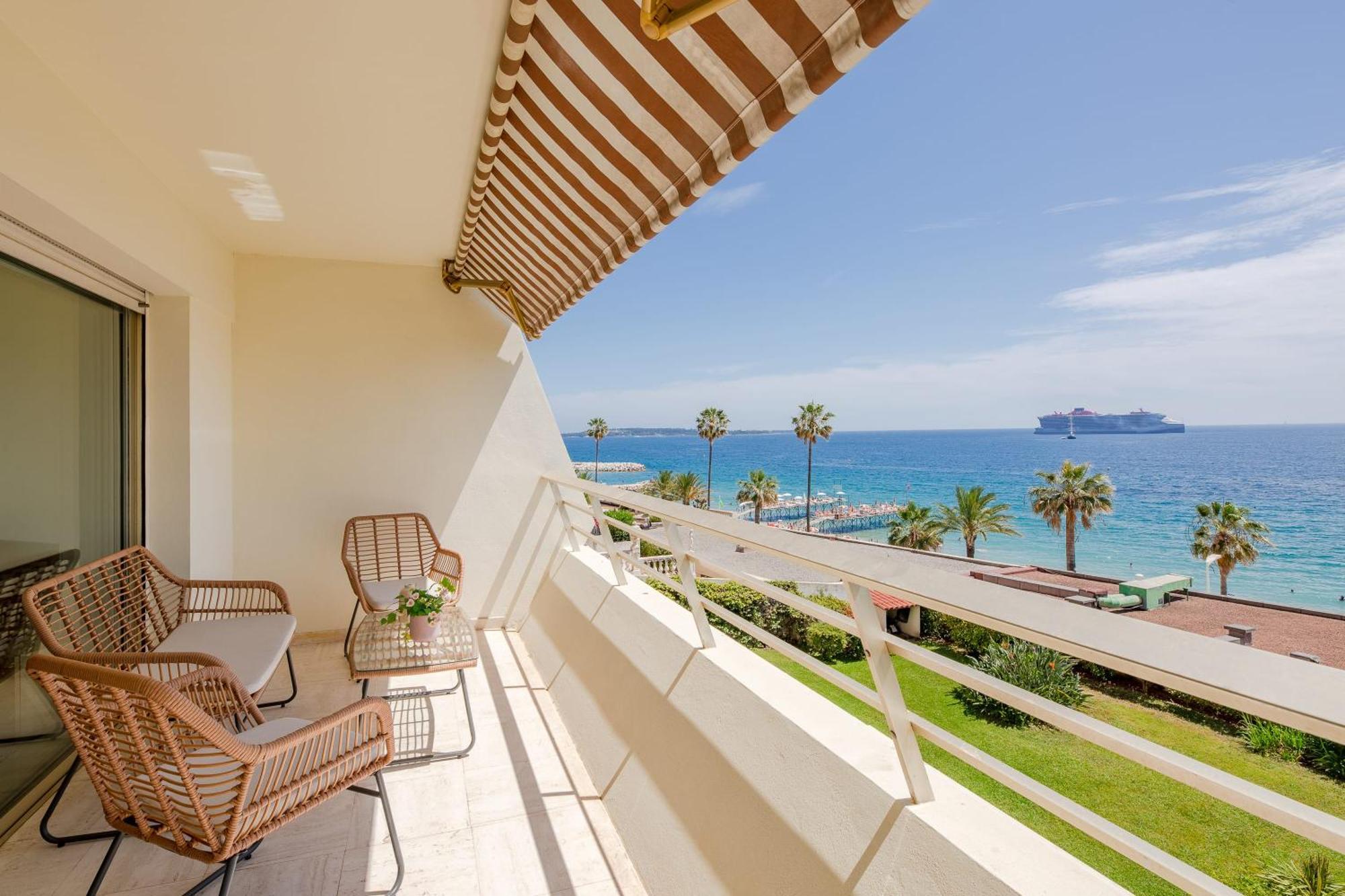 Georges Iii - With Panoramic View Of Cannes