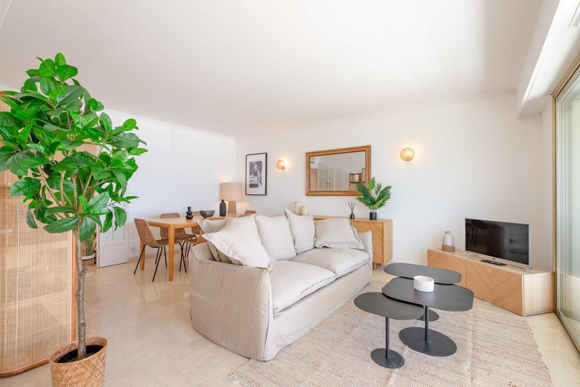 Georges Iii - With Panoramic View Of