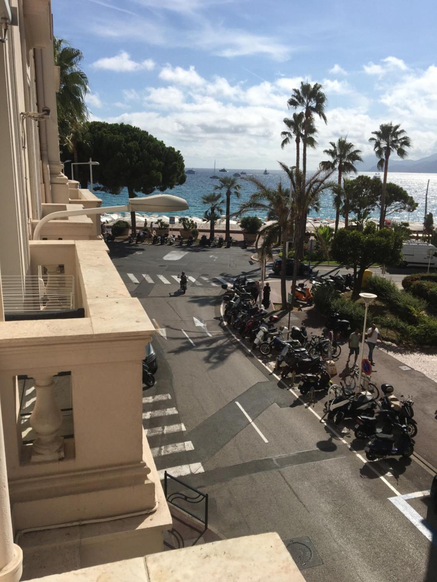 Apartment Croisette Palais Miramar Vue Laterale Cannes