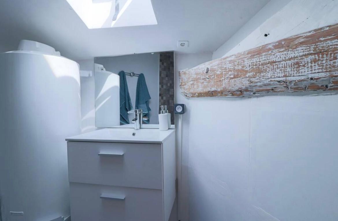 Joli 2 Pieces Renove A Proximite Du Centre Et Appartement Cannes
