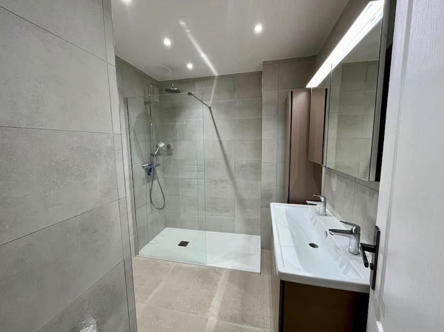 Viva Riviera Large 3 Bedrooms With Balcony