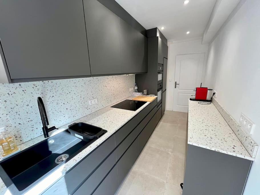 Viva Riviera Large 3 Bedrooms With Balcony Apartment