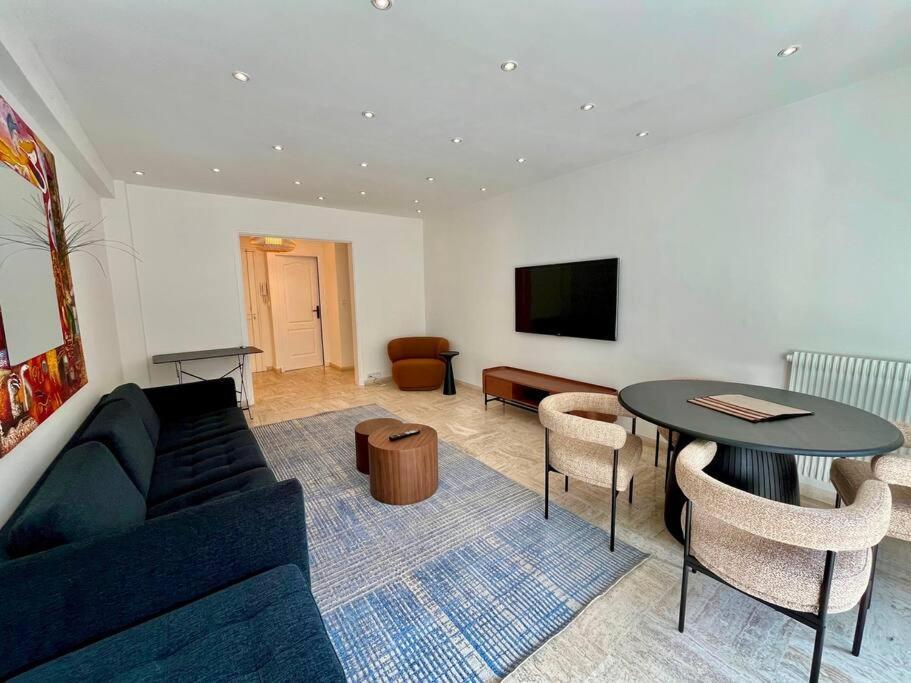 Viva Riviera Large 3 Bedrooms With Balcony Apartment
