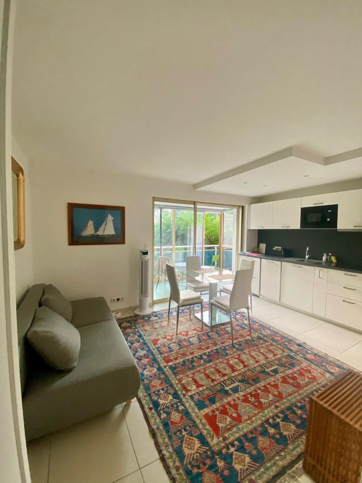 Lovely Flat With Covered Balcony In * Cannes