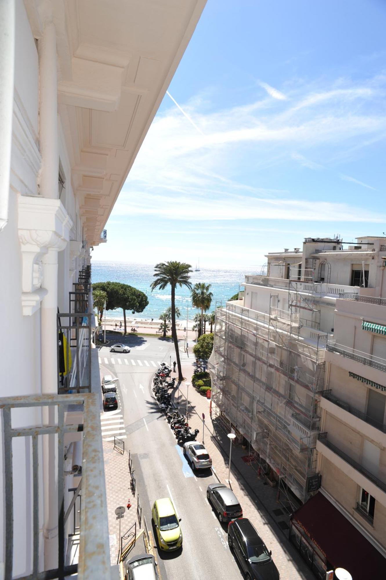 Croisette Palais Miramar Vue Laterale * Cannes