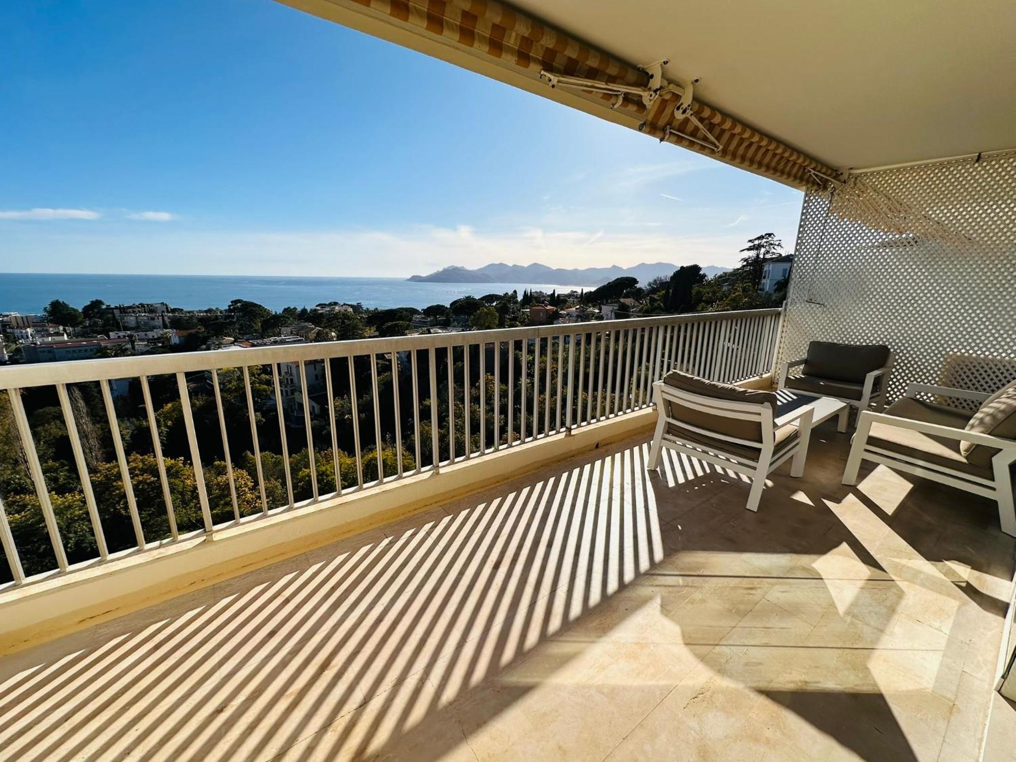 Large, Light And Modern 2 Bedroomed In With Sea Views, Pool And Lovely Terrace - 1503 Appartement *