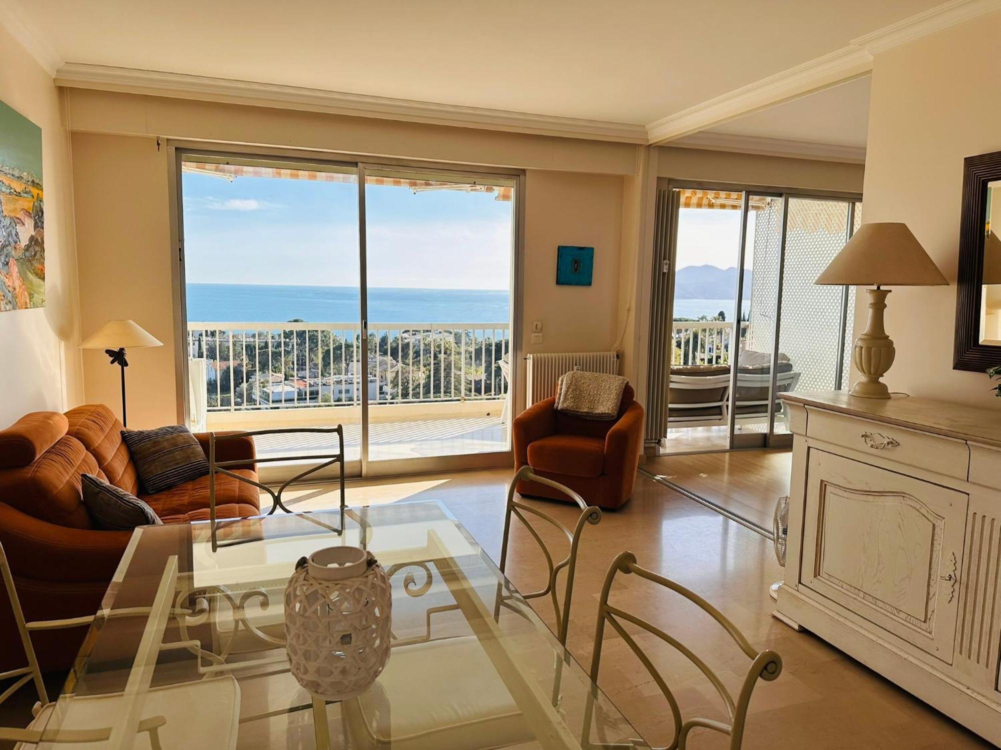 Large, Light And Modern 2 Bedroomed In With Sea Views, Pool And Lovely Terrace - 1503 Appartement Cannes