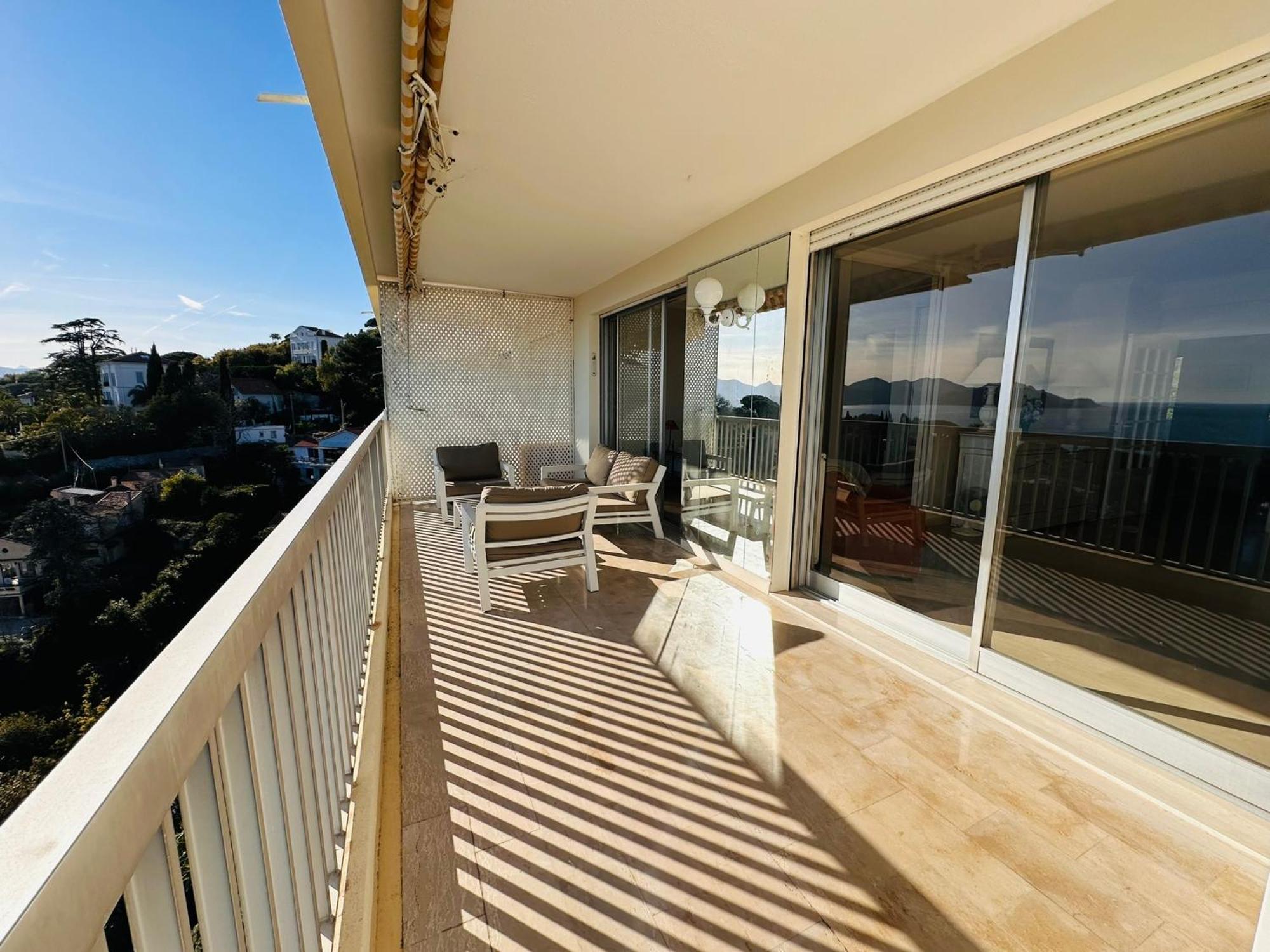 Large, Light And Modern 2 Bedroomed In With Sea Views, Pool And Lovely Terrace - 1503 Cannes