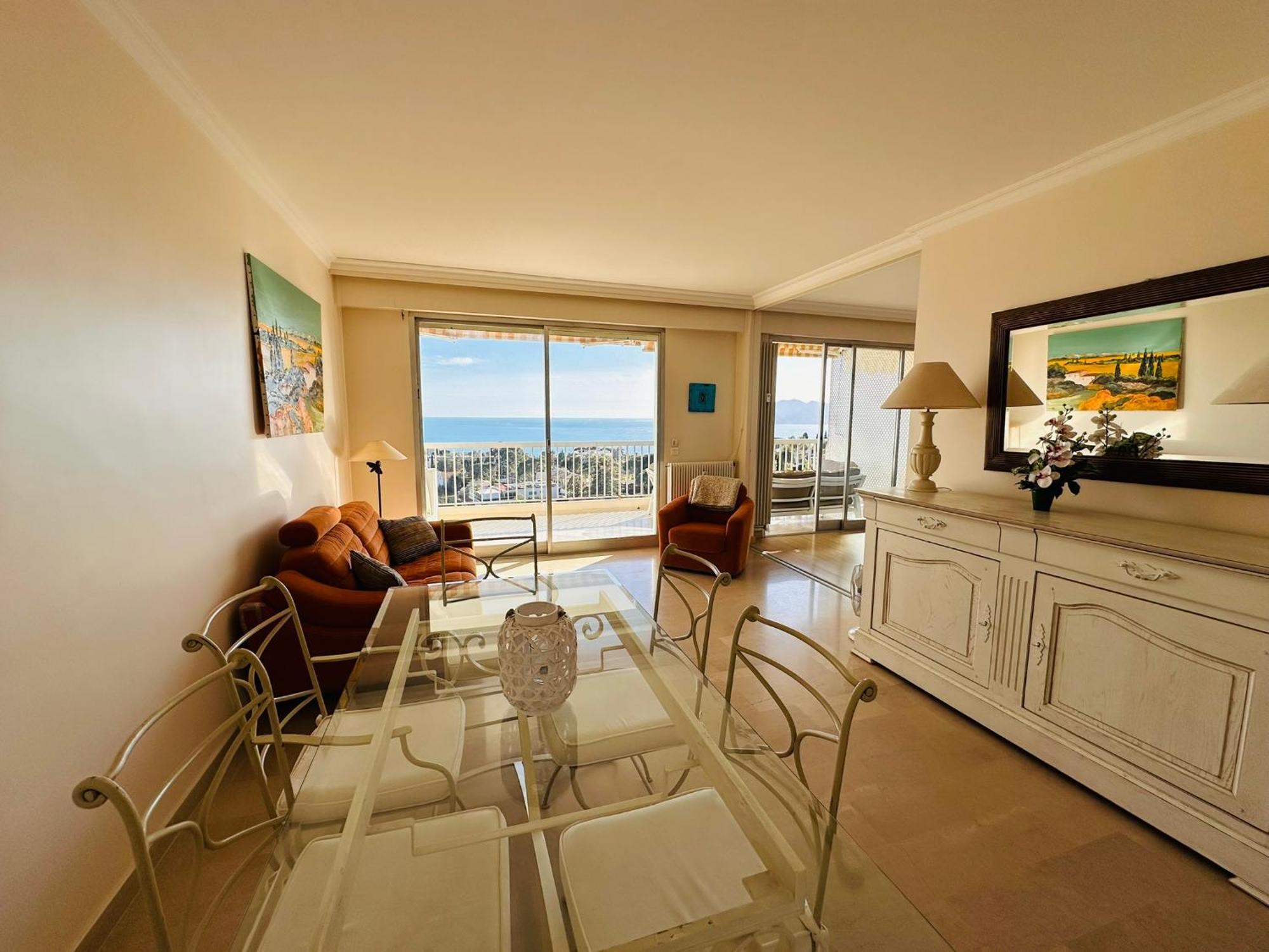 Appartement Large, Light And Modern 2 Bedroomed In With Sea Views, Pool And Lovely Terrace - 1503 *