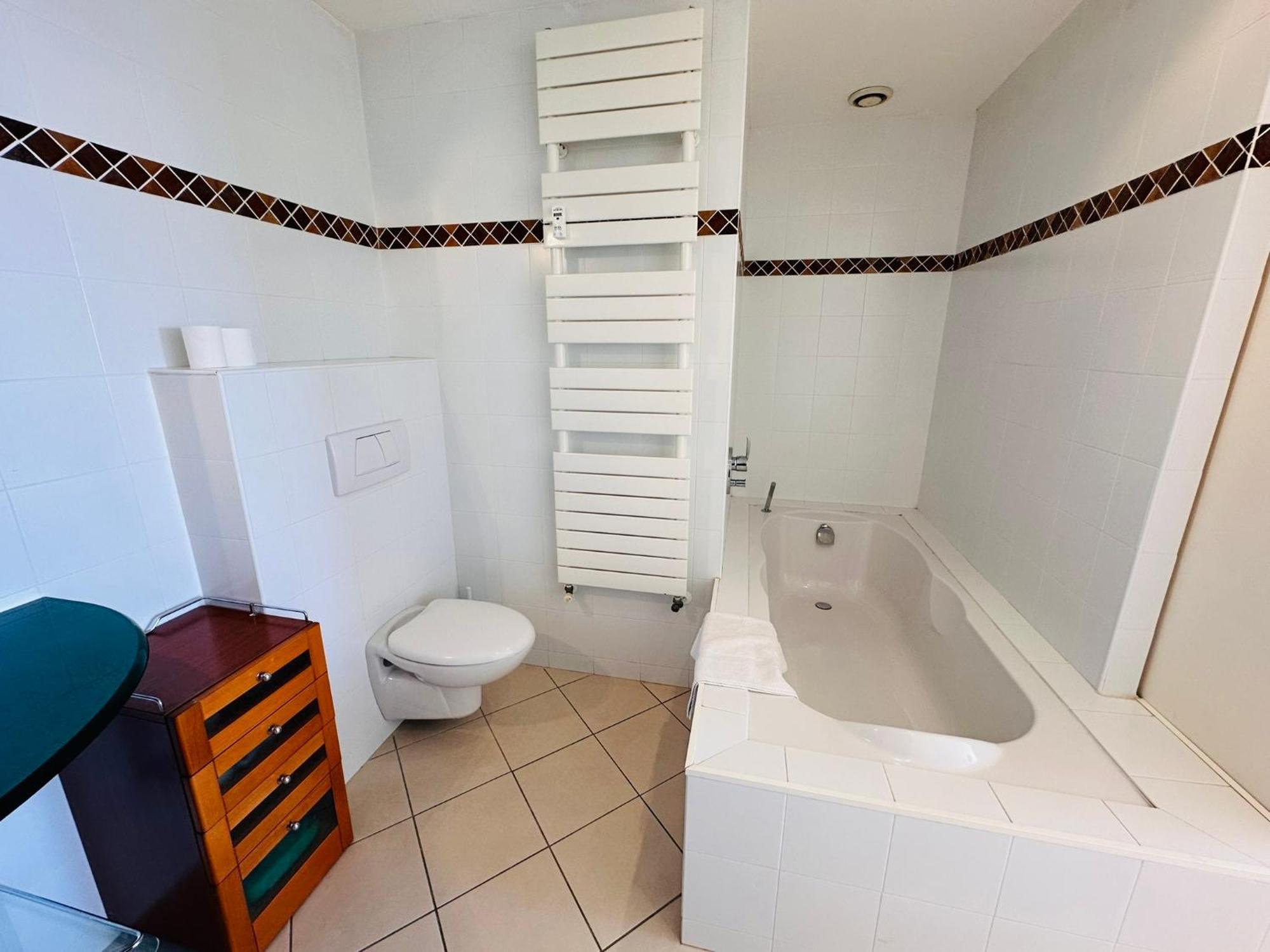 Large, Light And Modern 2 Bedroomed In With Sea Views, Pool And Lovely Terrace - 1503 *