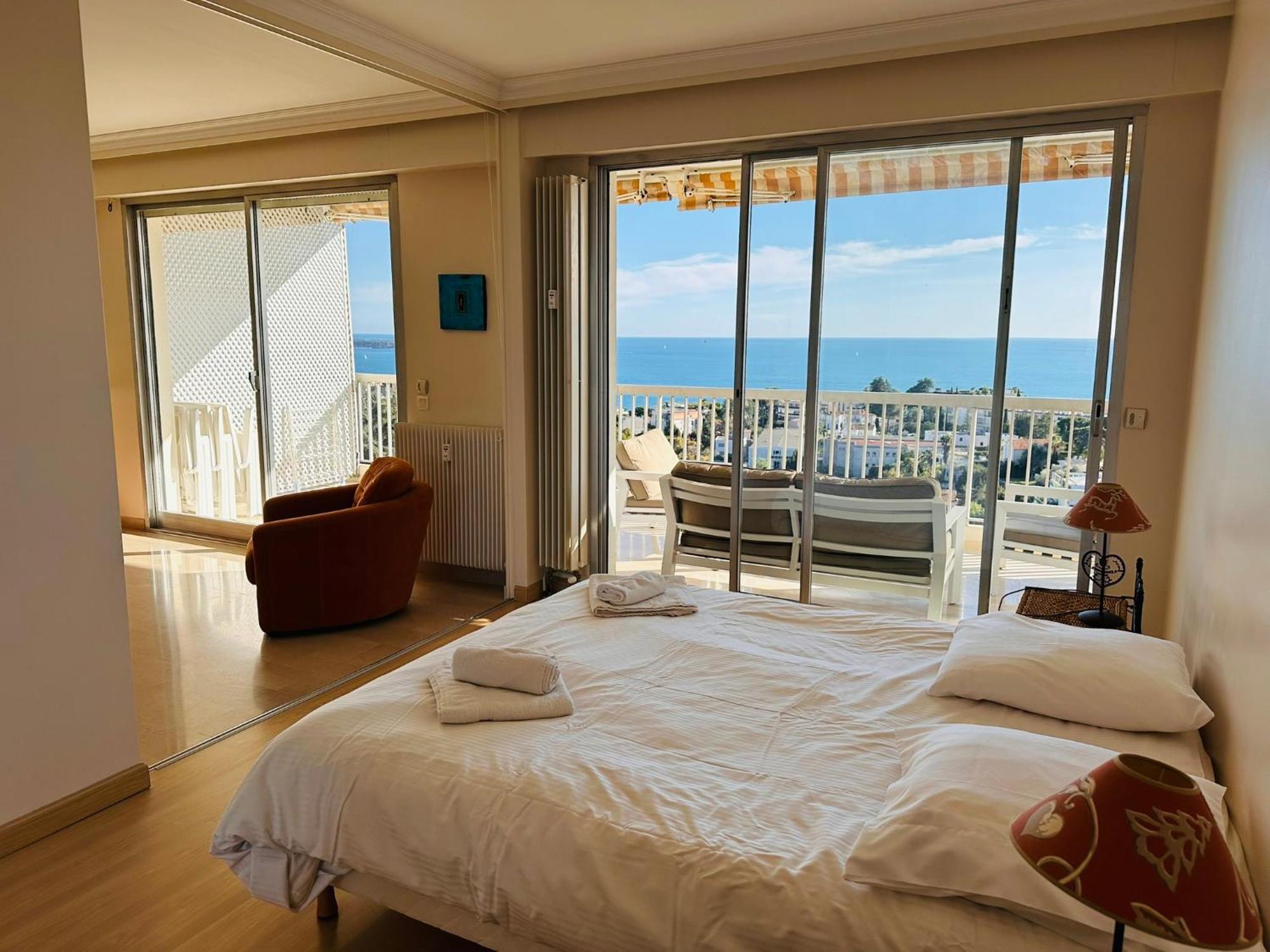 Large, Light And Modern 2 Bedroomed In With Sea Views, Pool And Lovely Terrace - 1503