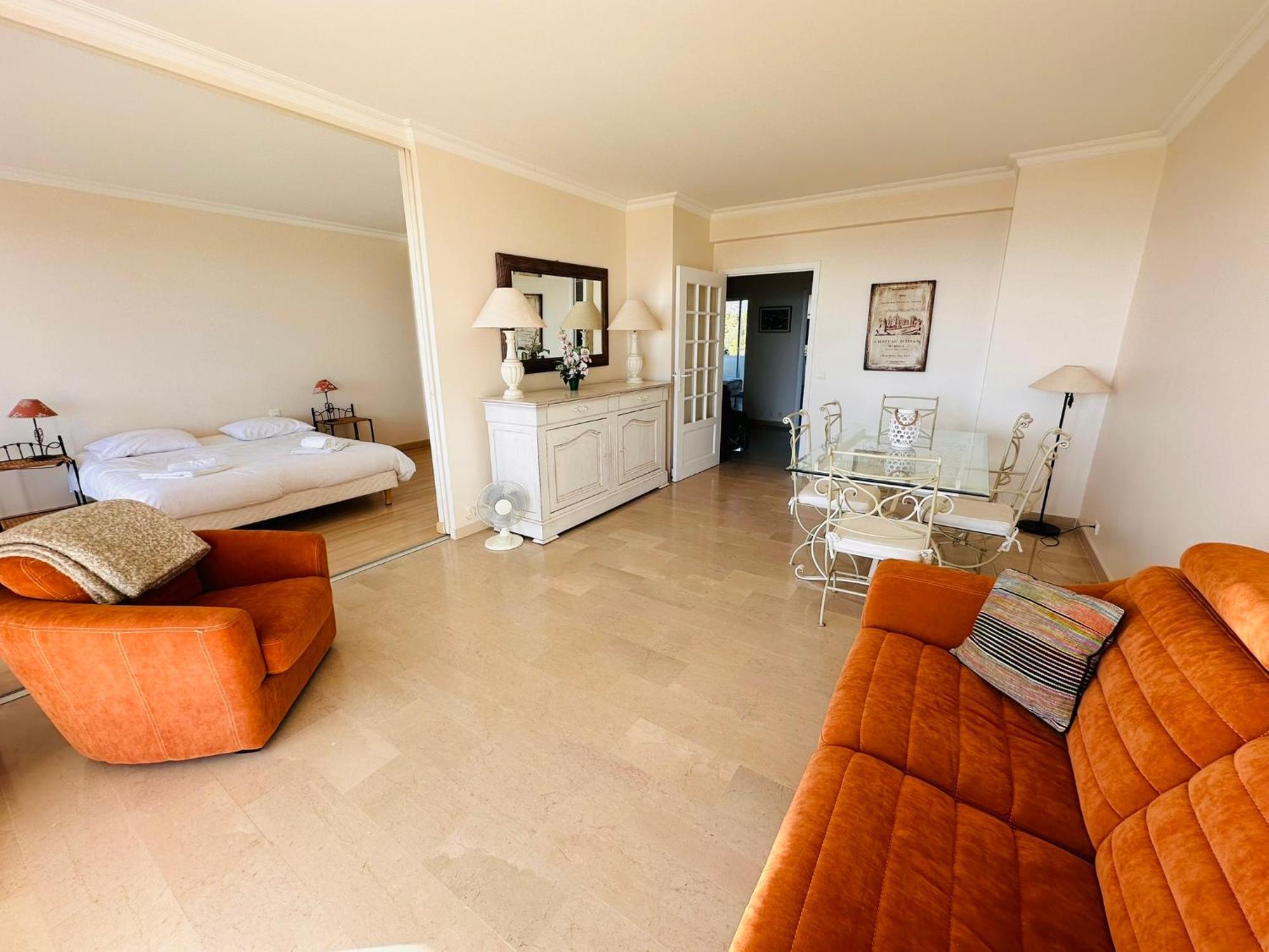 Appartement Large, Light And Modern 2 Bedroomed In With Sea Views, Pool And Lovely Terrace - 1503