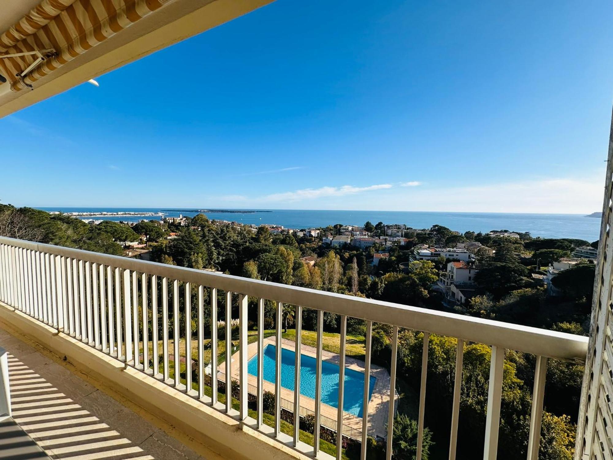 Large, Light And Modern 2 Bedroomed In With Sea Views, Pool And Lovely Terrace - 1503