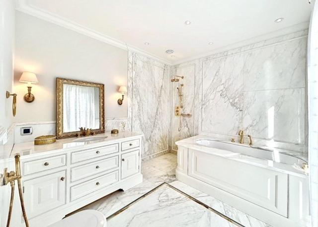 Palace De Lys Villa Cannes