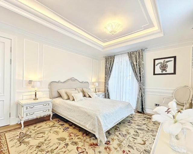 Palace De Lys * Cannes