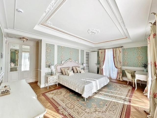 Palace De Lys Villa *