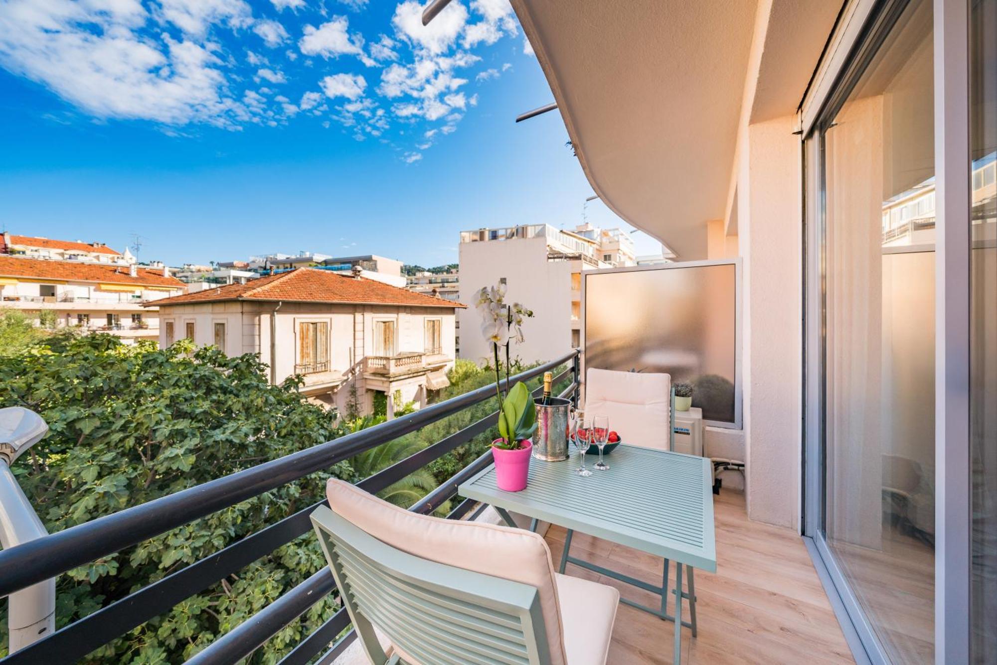 By The Croisette Apartment