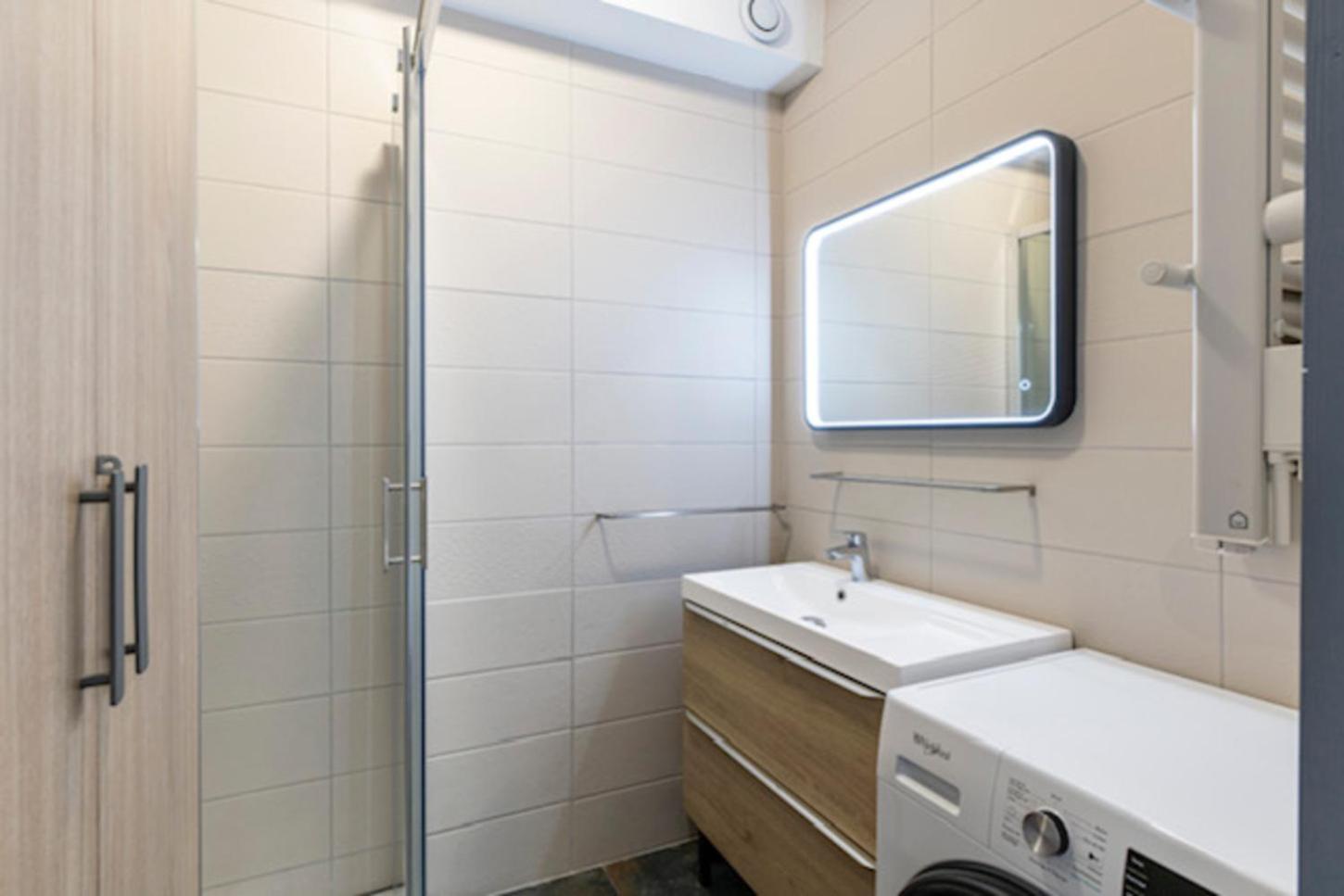 Front - Western Apartment *