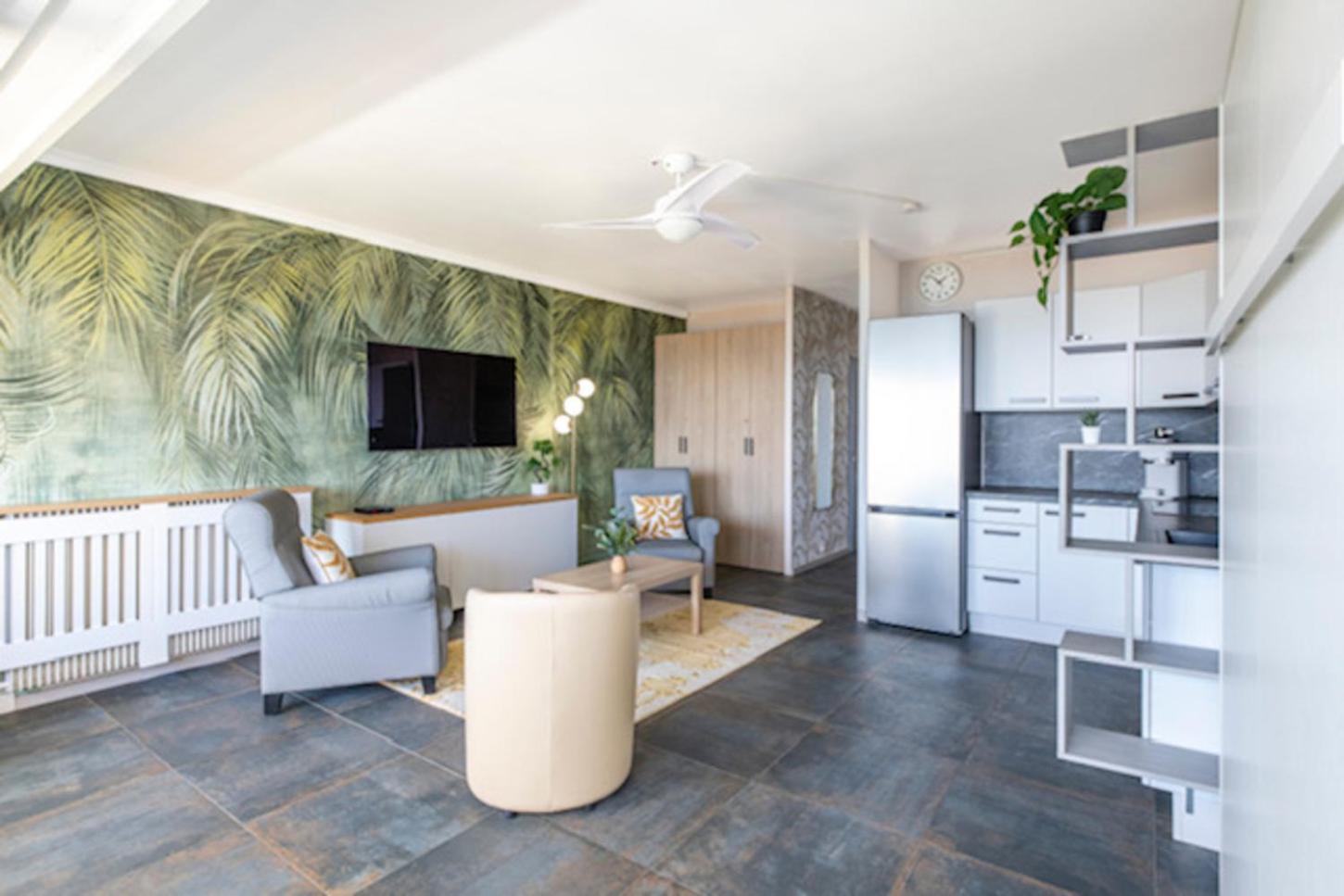 Apartment Front - Western