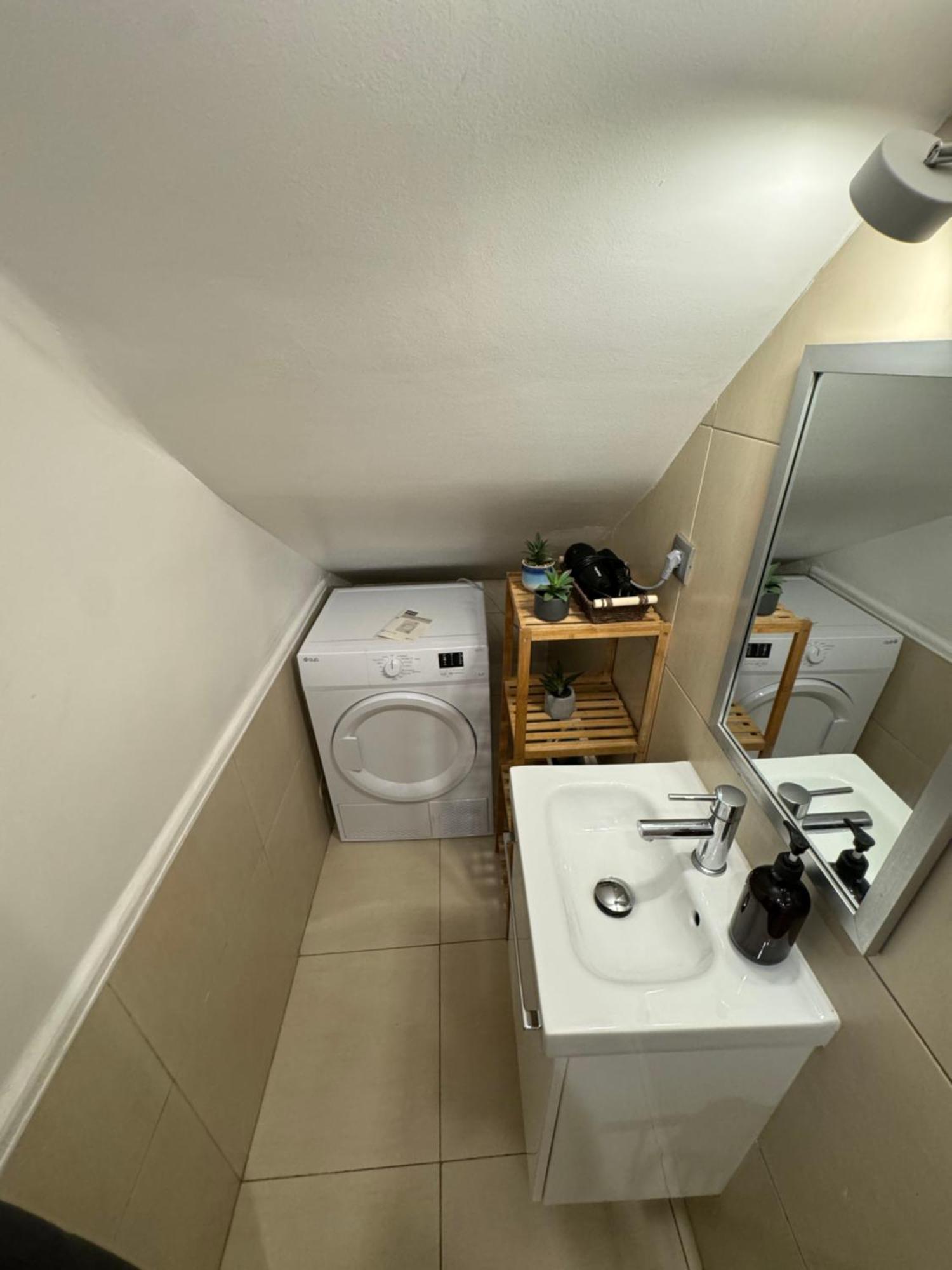 Apartment Grand Studio, Parking Prive, Cuisine Separee