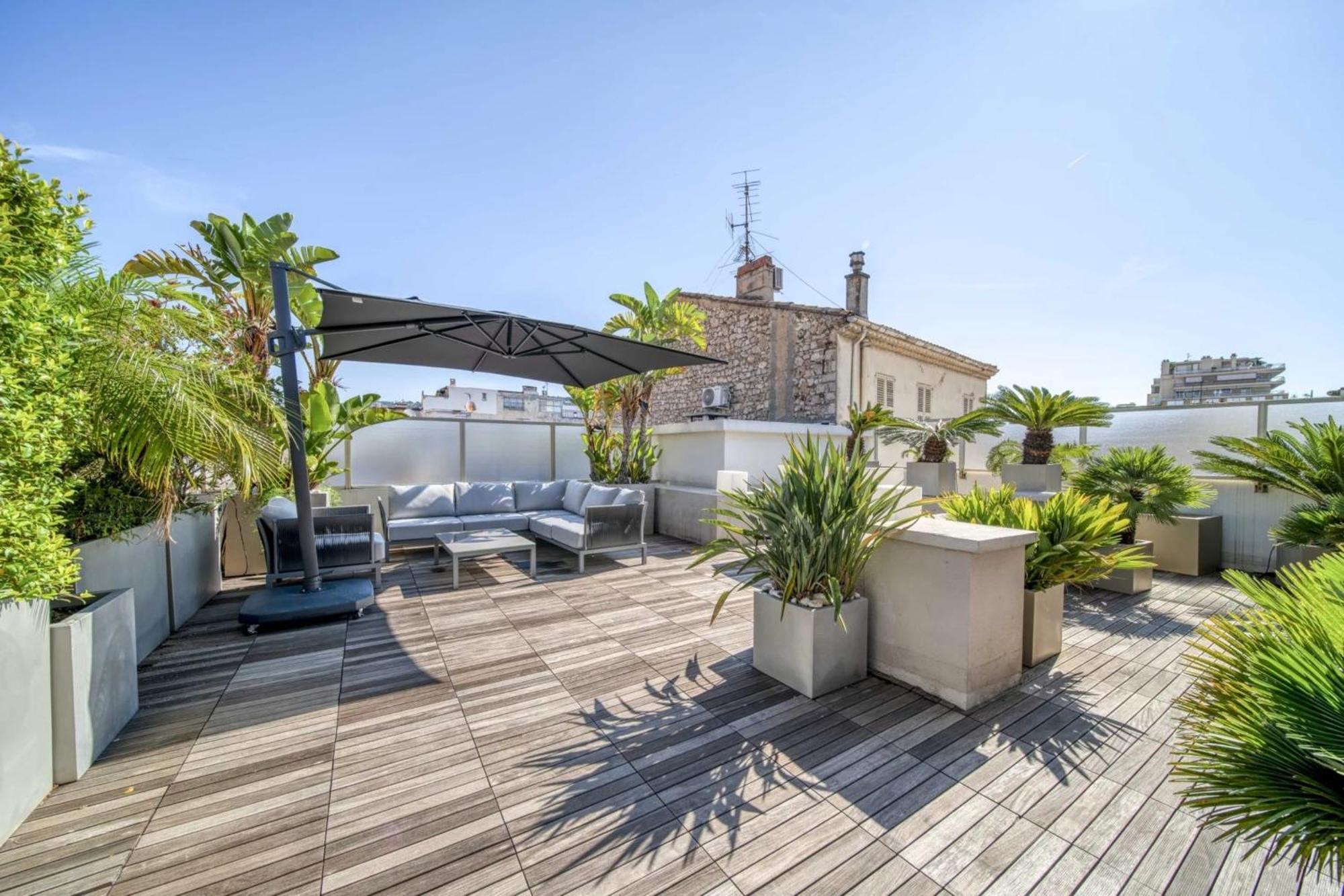 Luxury - Penthouse Apartment *