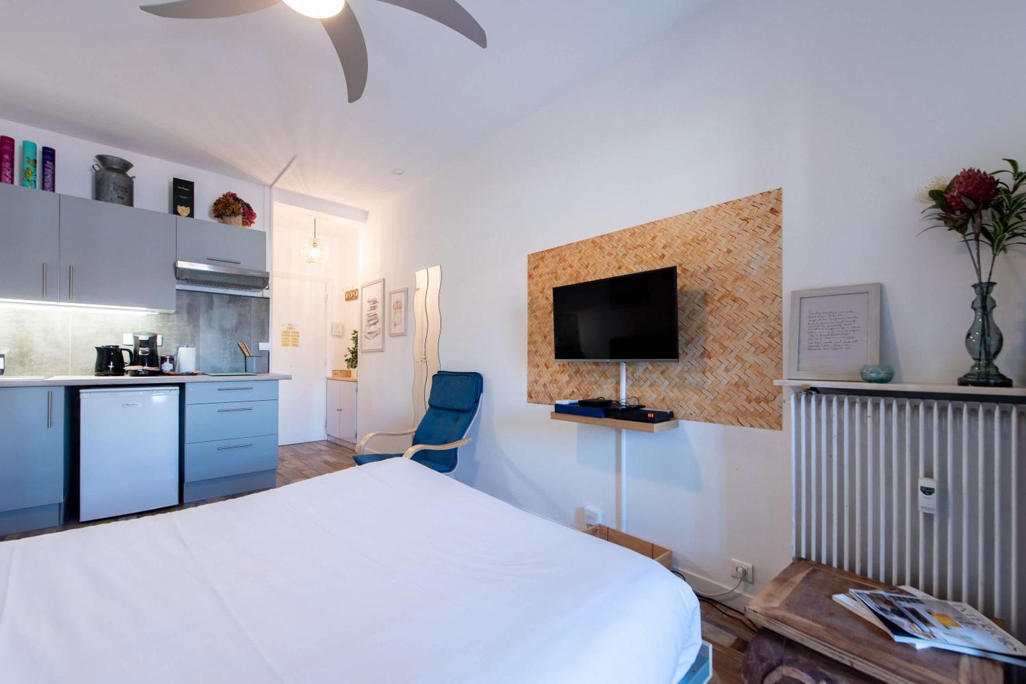 Le Festif Splendide Avec Loggia Au Carre D'or, Joie Speciale Pour Deux Apartment Cannes