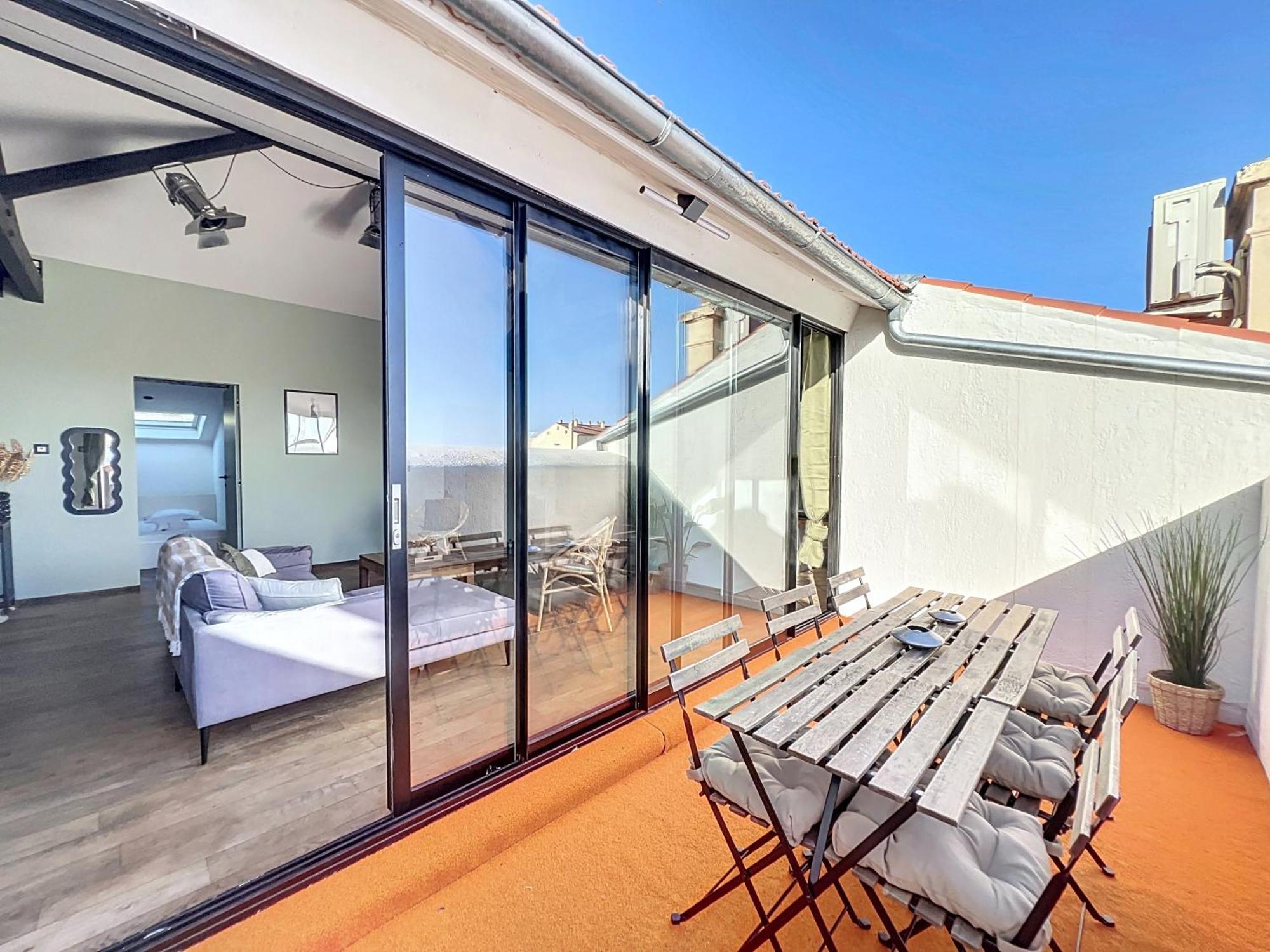140m2 Vue Mer, 3 Chambres, Centre-ville Apartment