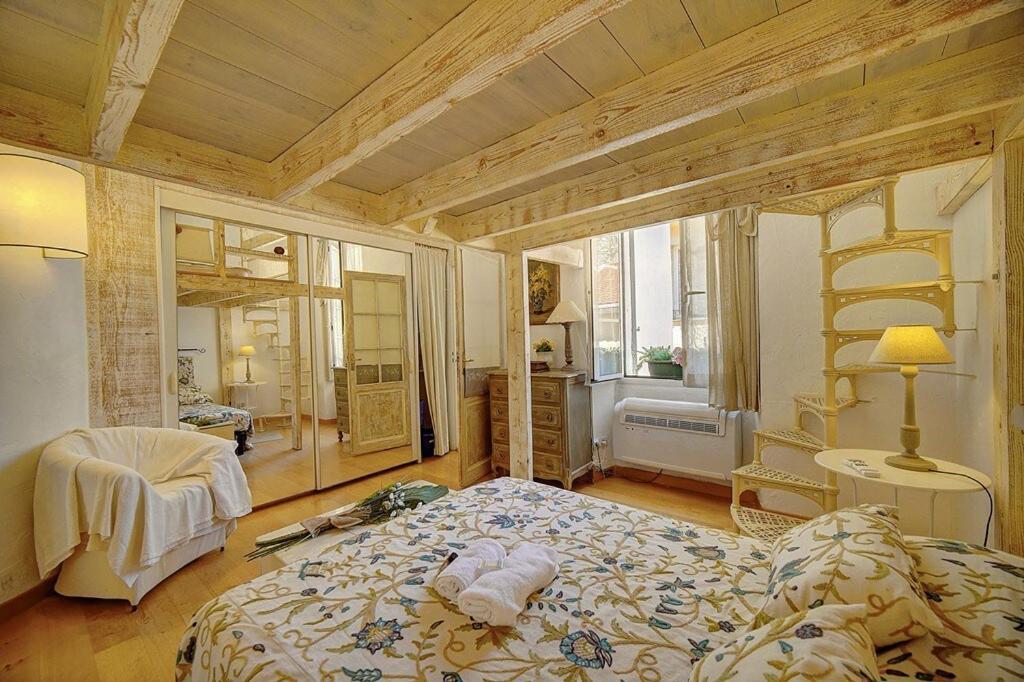 A2b159 - Atypique Au Suquet Avec 2 Chambres!! *