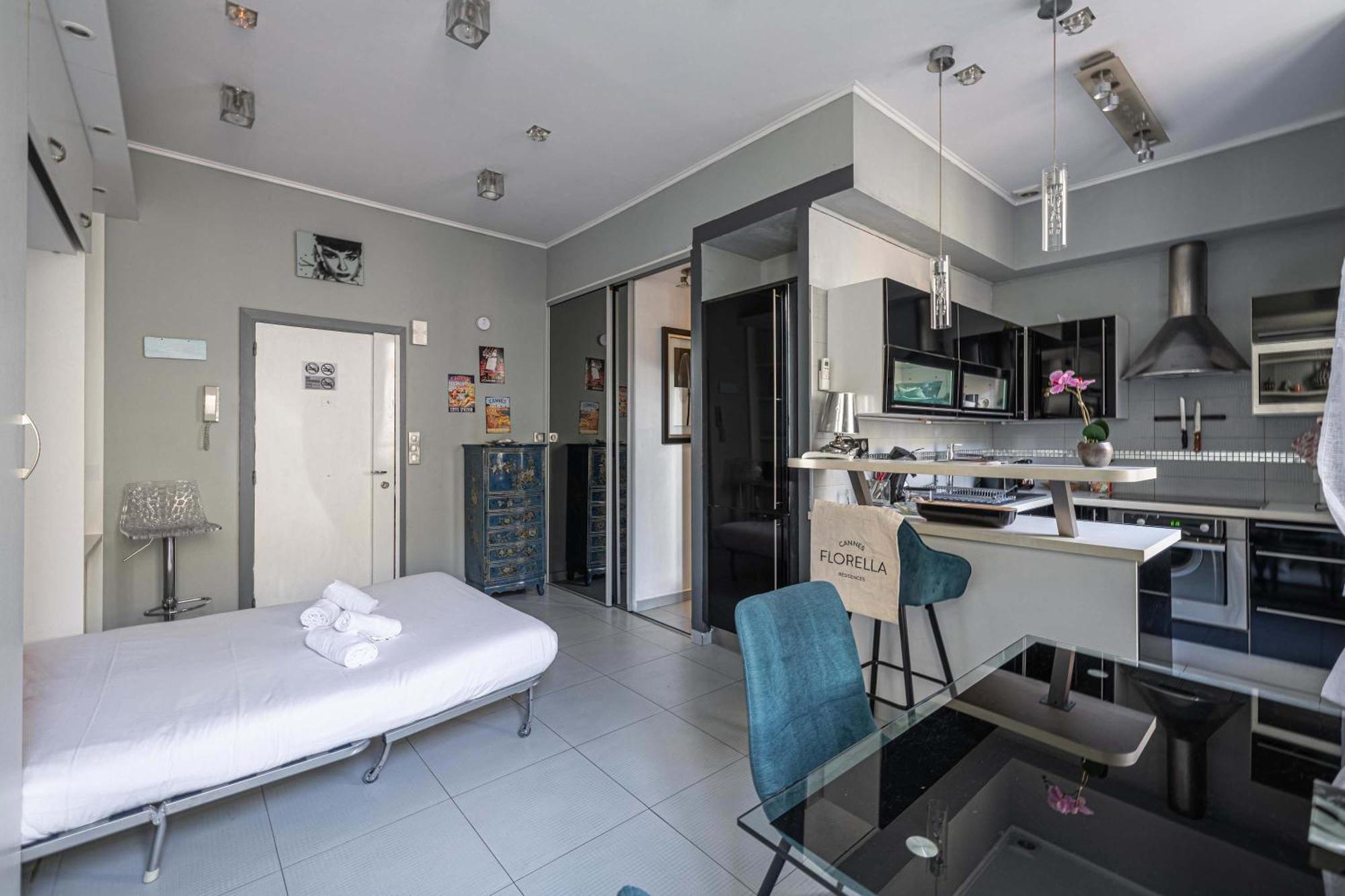 Appartement Le Petit Avec Petit Balcon Idealement Situe En Plein Centre-ville *