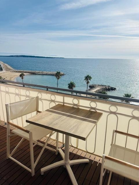Face Proche Palais Cannes