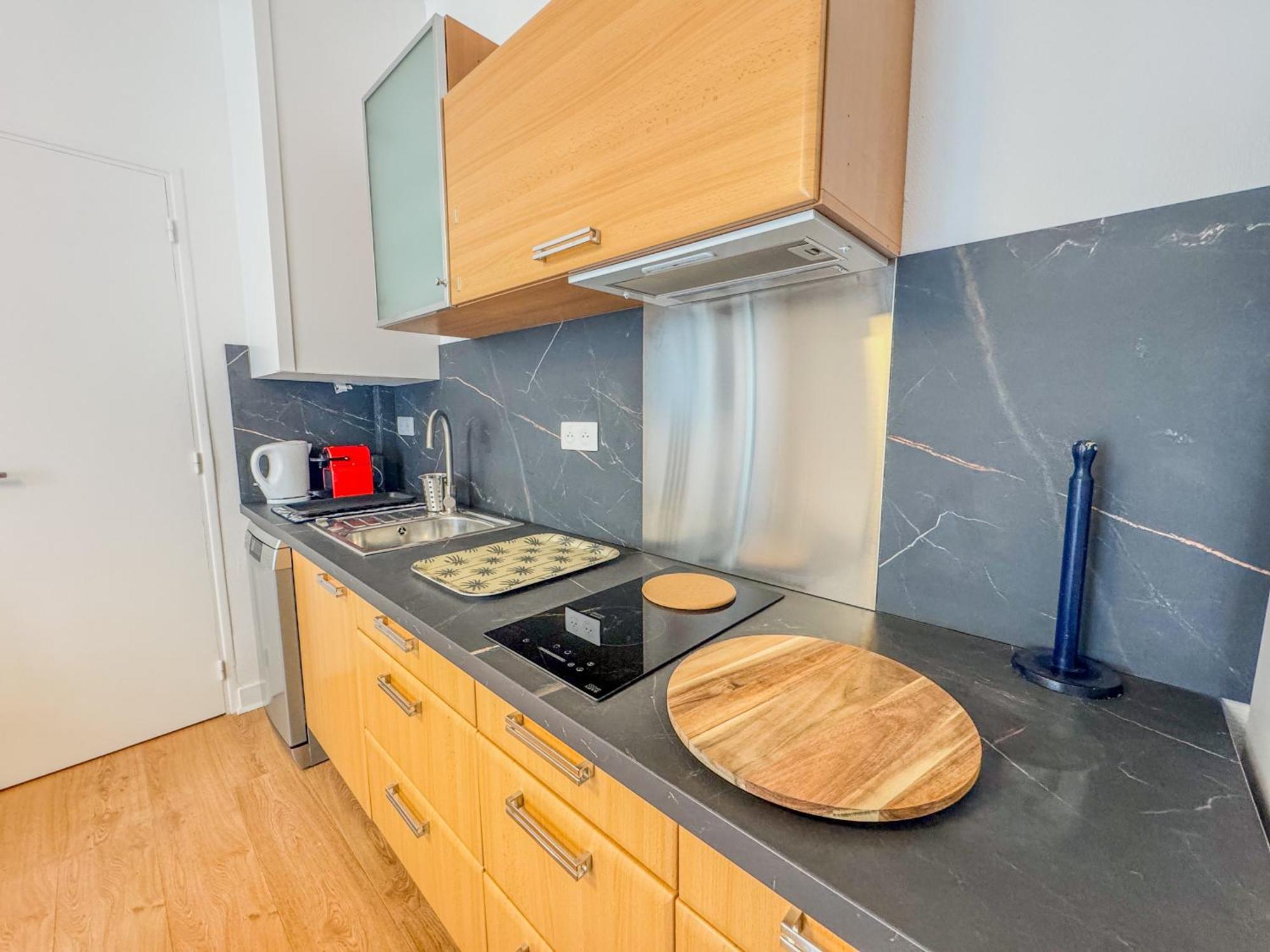 The Cosy Nest - 1 Bedroom Apartment *