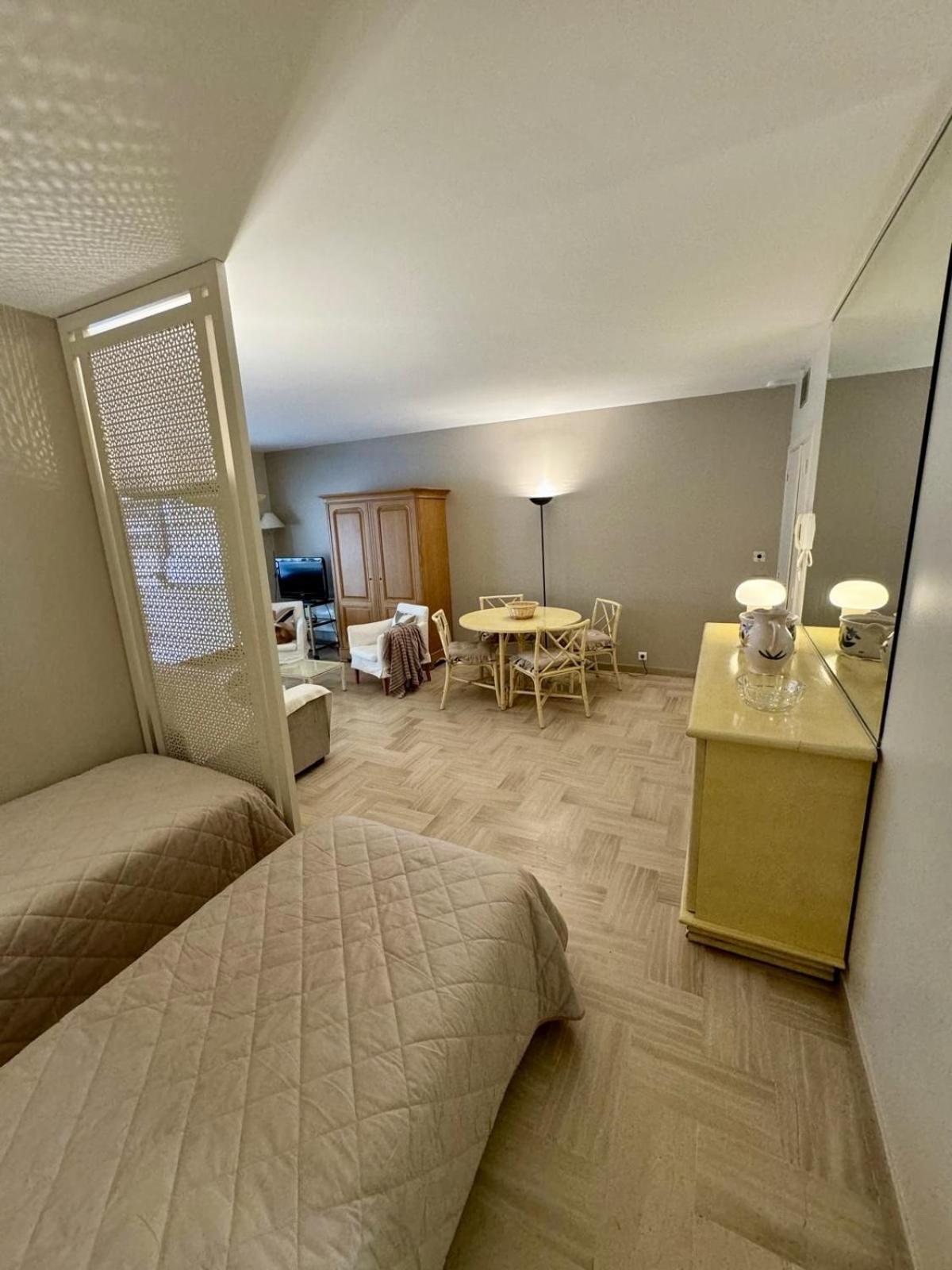 Apartment Gray D'albion Lef516
