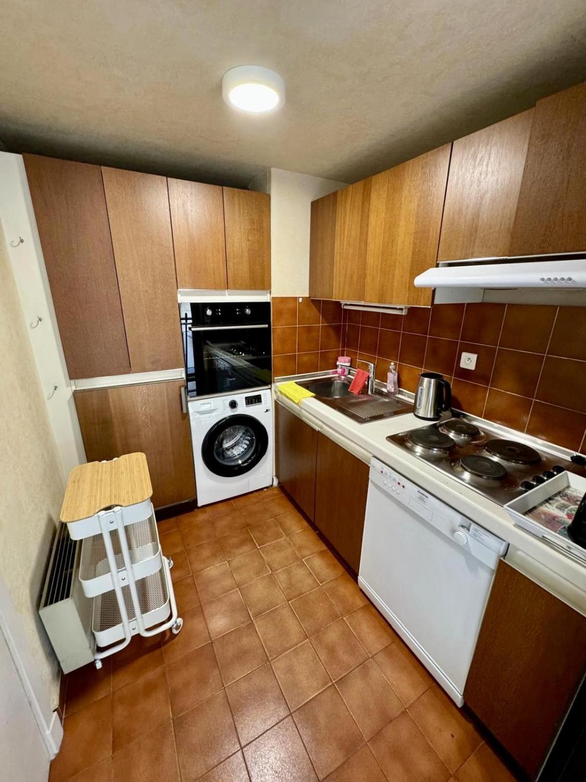 Gray D'albion Lef516 Apartment *