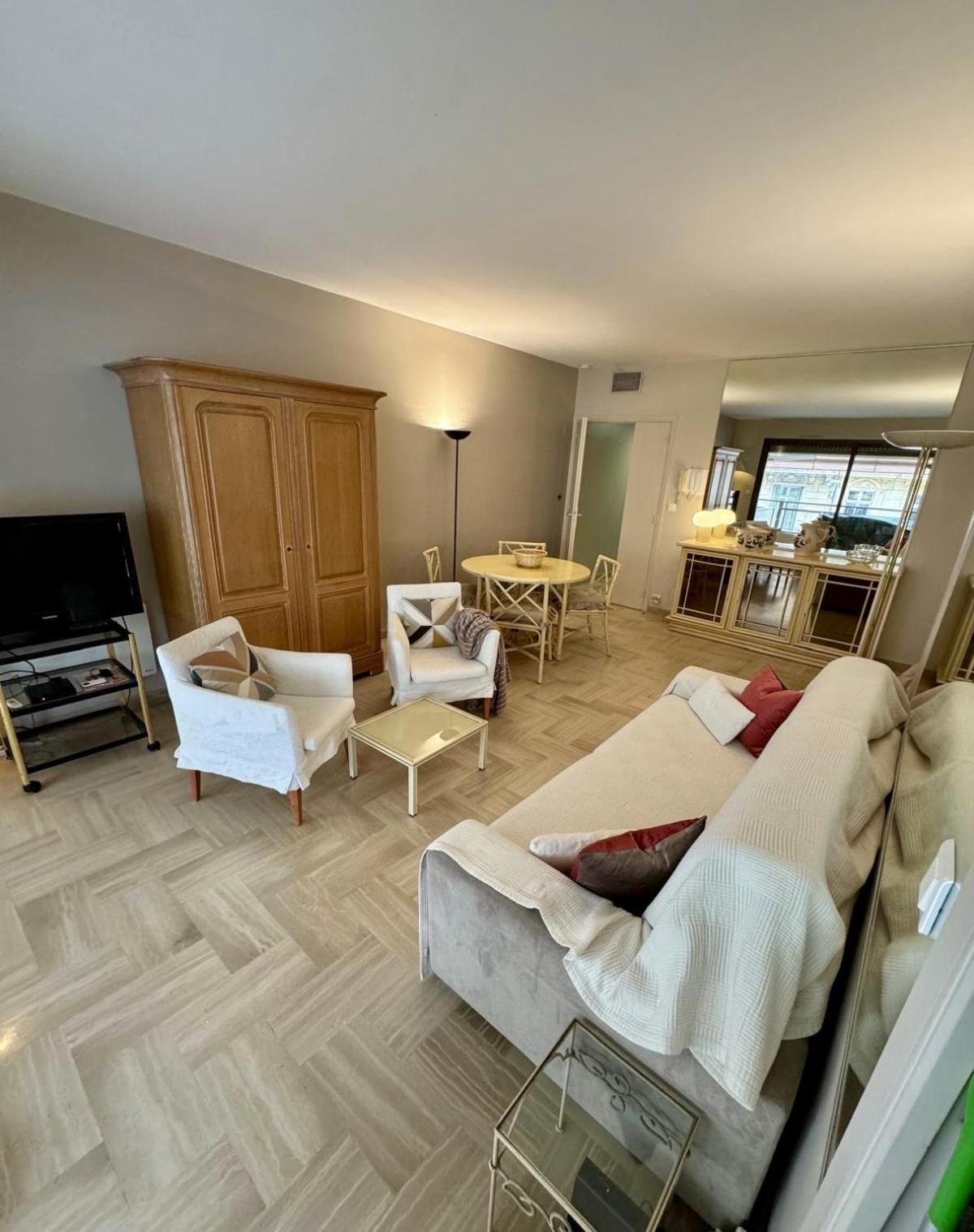 Gray D'albion Lef516 Apartment Cannes