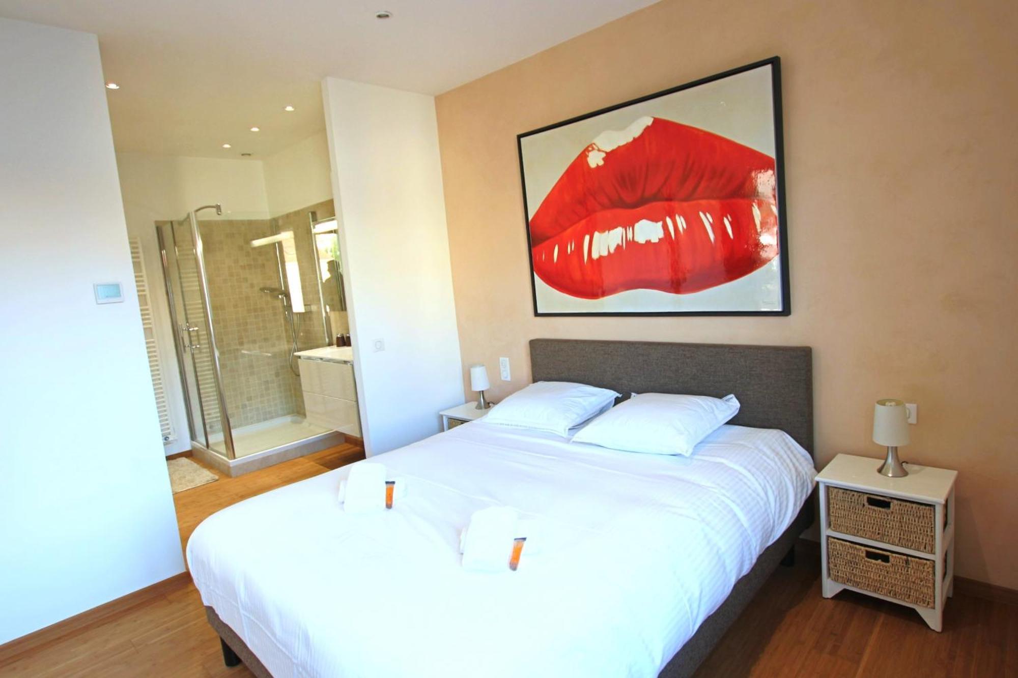 130 M3 With 3 En-suite Bedrooms And Exceptional Sea View Apartment