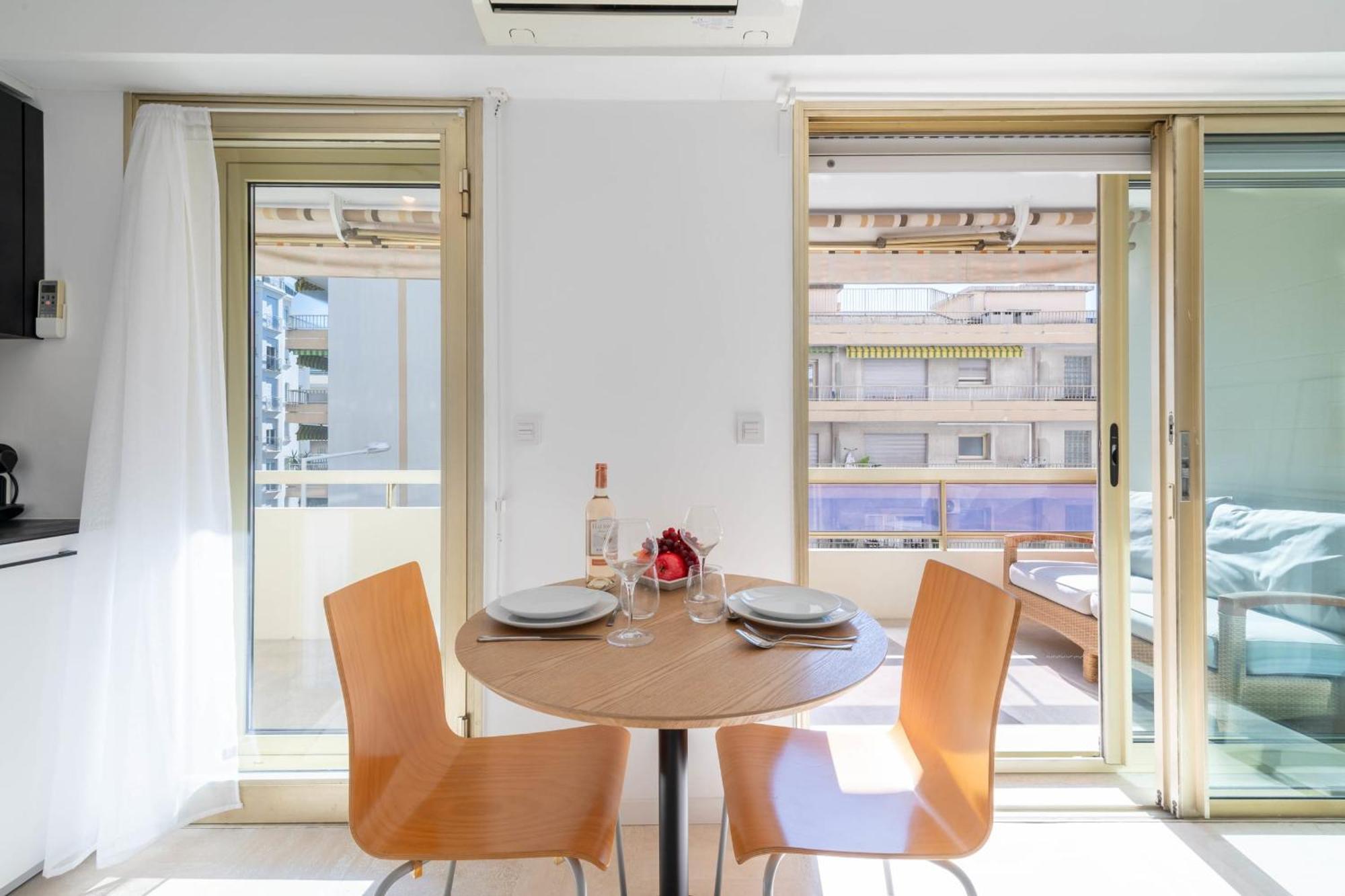 With Terrace 2 Minutes From La Croisette *