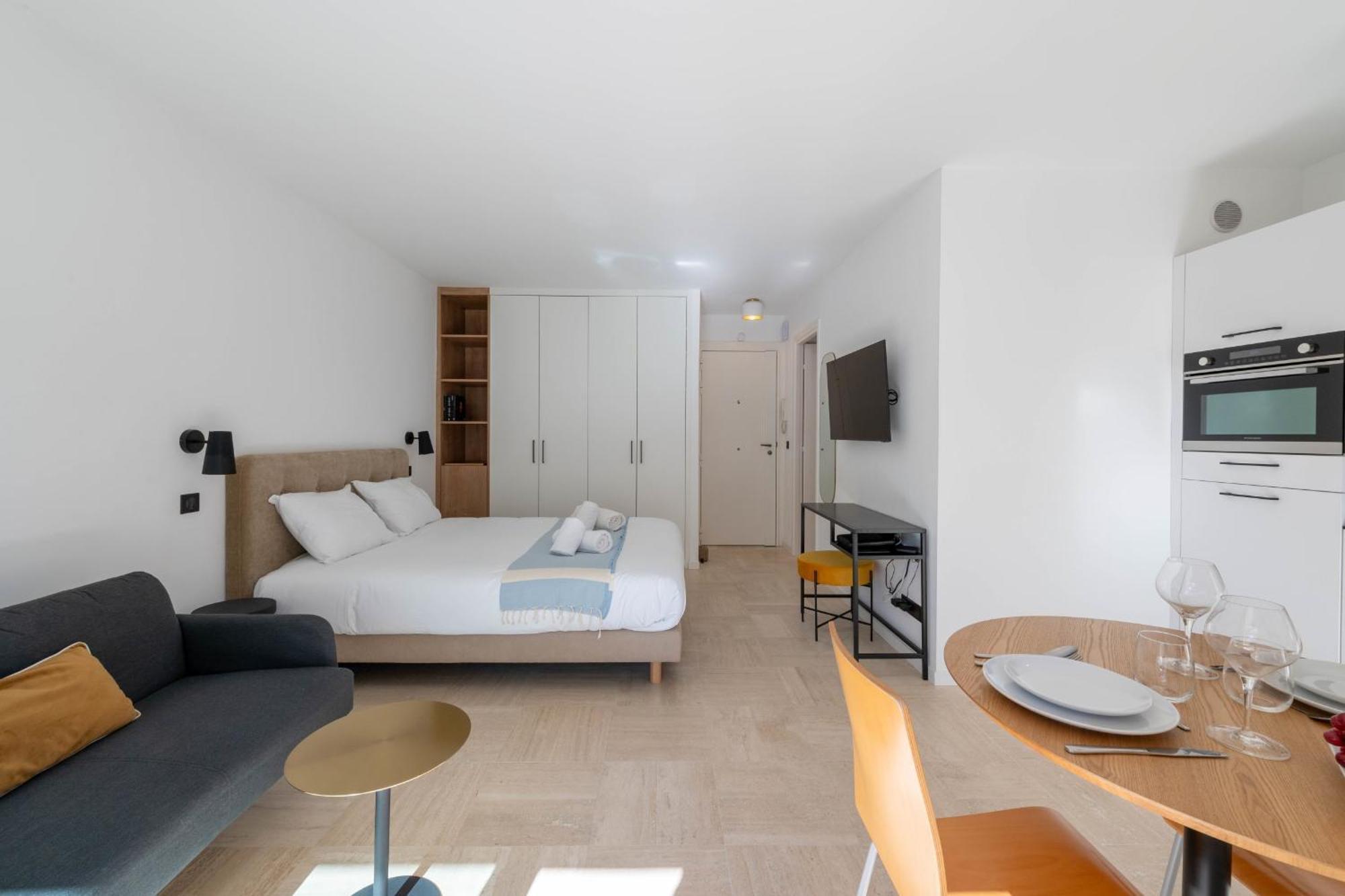 Apartment With Terrace 2 Minutes From La Croisette