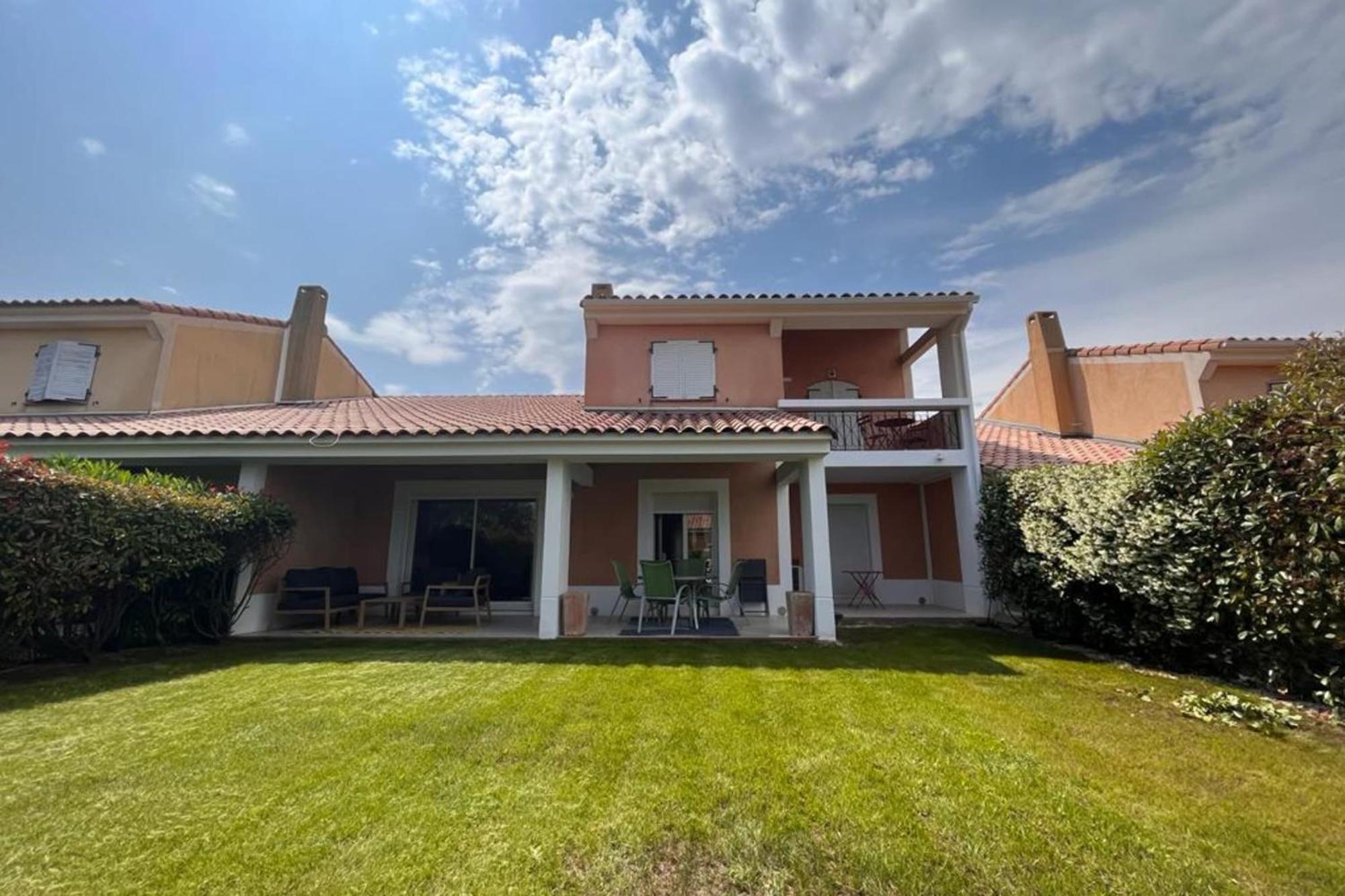 110m With Swimming Pools Ac And Garage - Benakey *